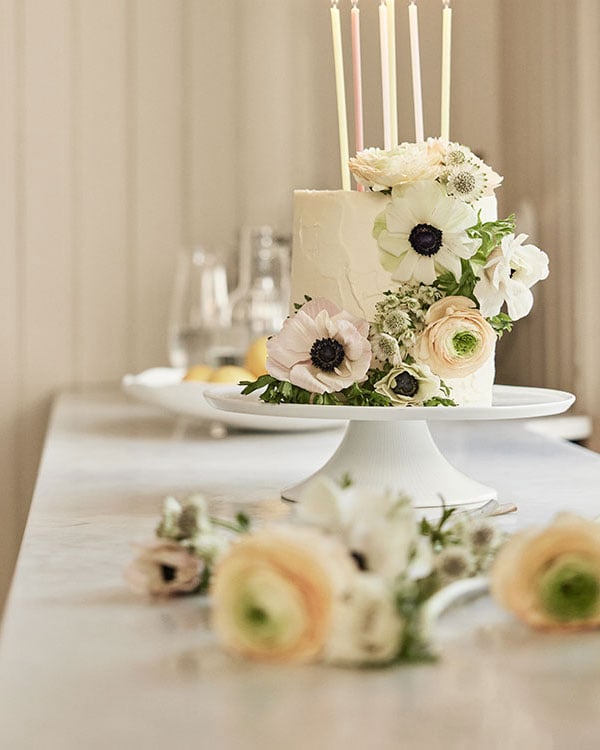 White cake with white and yellow flowers