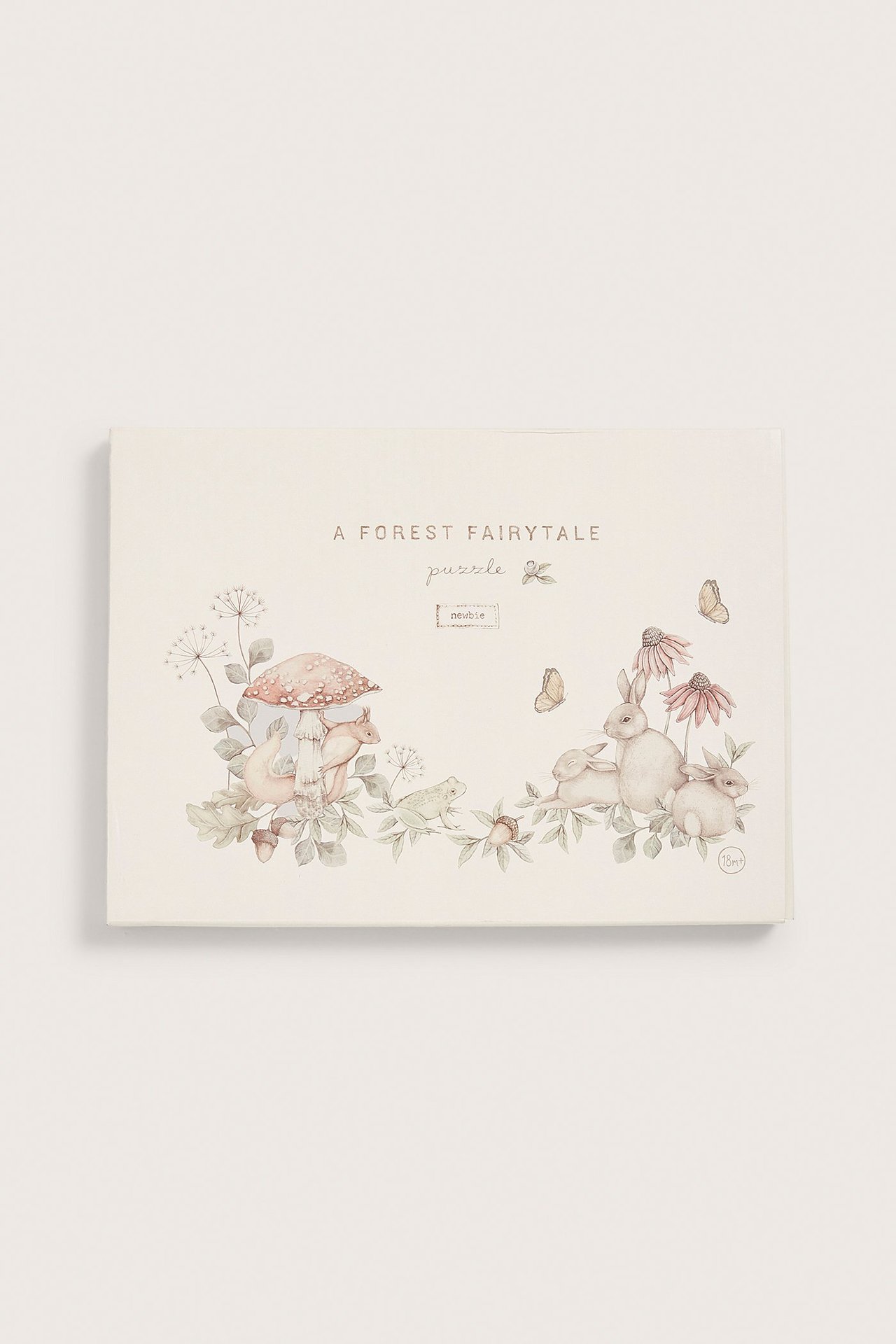 Vorderansicht einer cremefarbenen Puzzlebox mit Waldtier- und Pilzmuster.