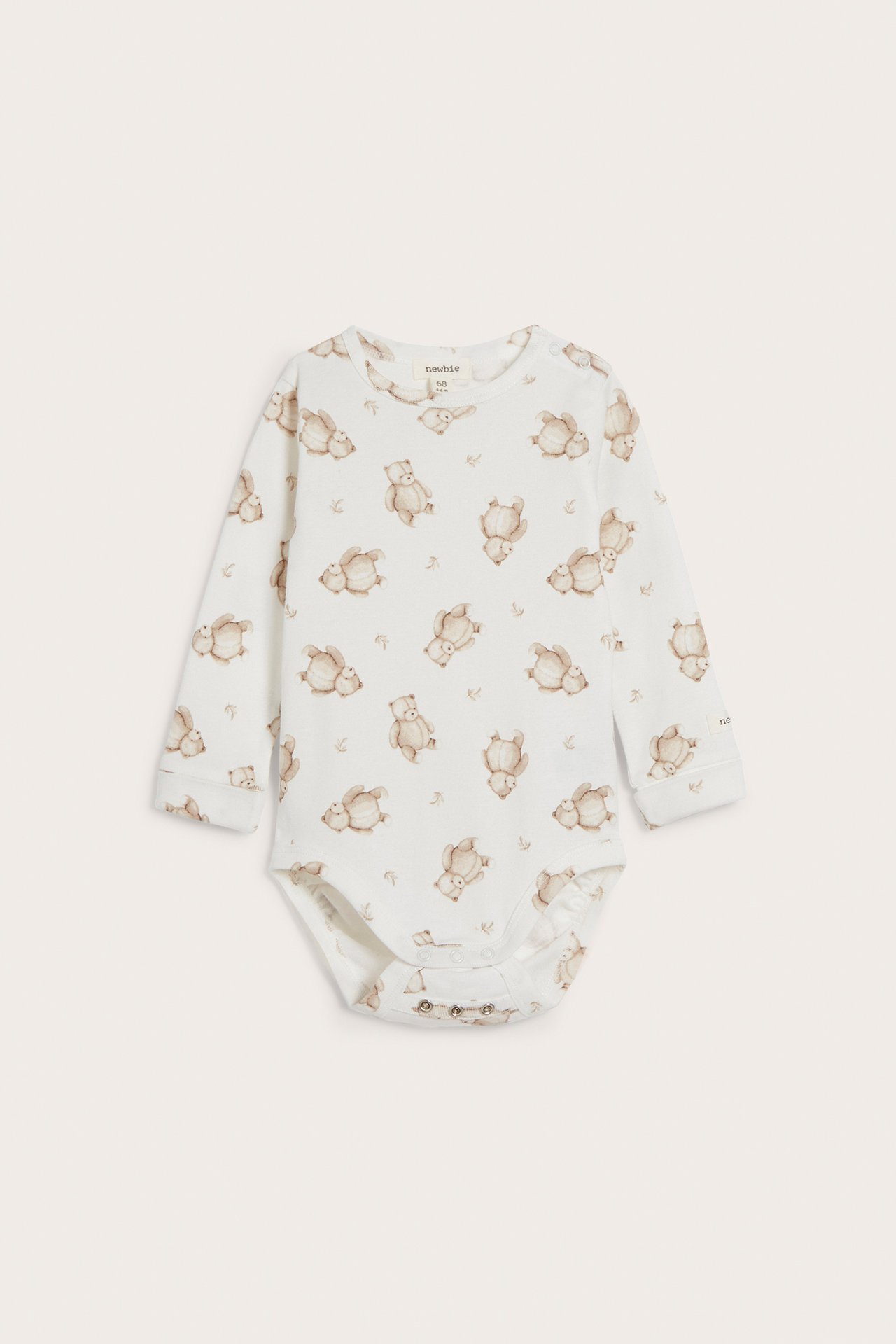 Vorderansicht: Off-white Baby-Baumwollbody mit hellbraunem Bärenmuster, Druckknöpfe im Schritt.