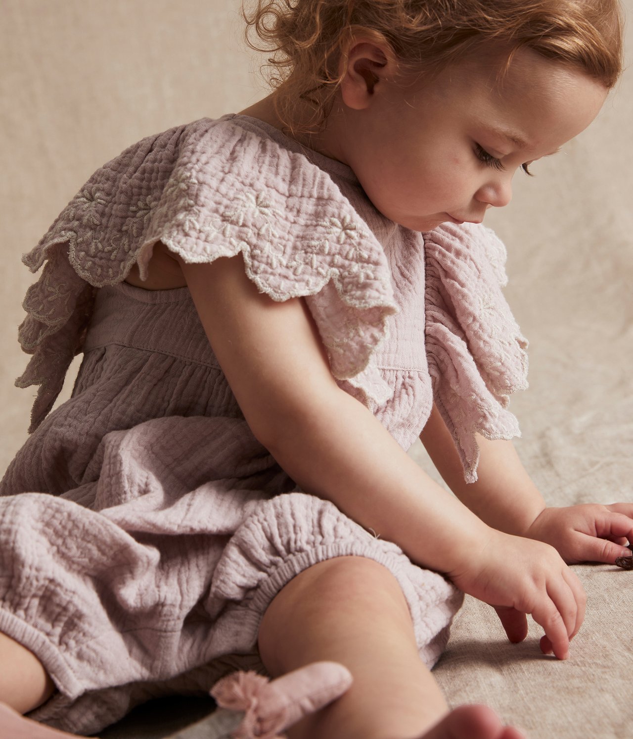 Crepe frill embroidered romper - Pink - 4