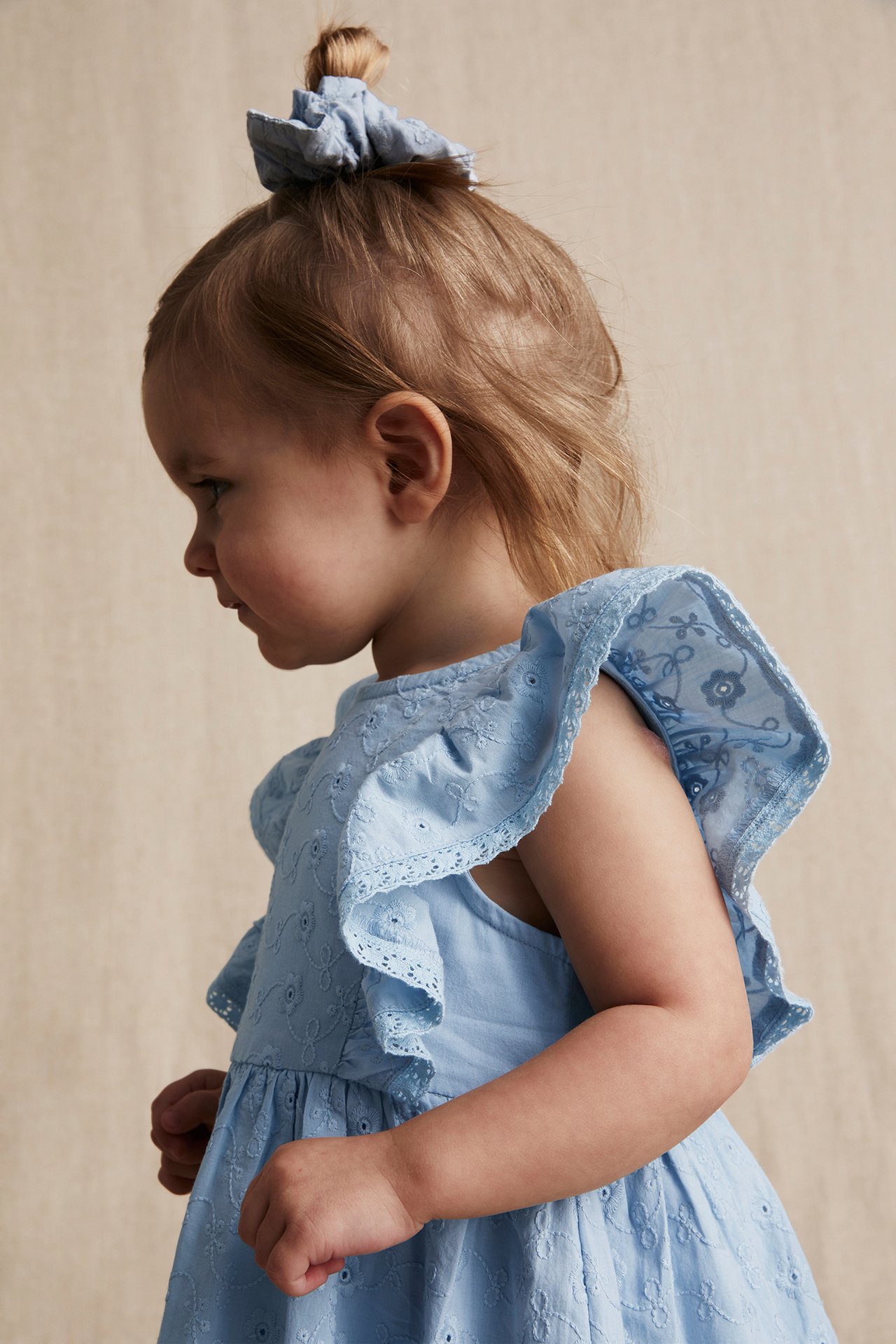 Kleid mit Lochstickerei - Blau - 4