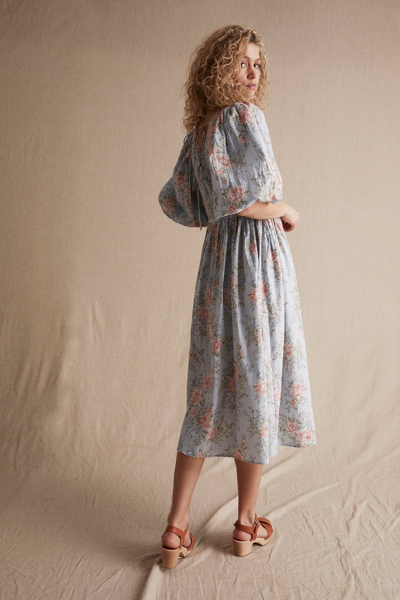 Women's floral midi dress - Light blue  - 181cm / Storlek: S - 6