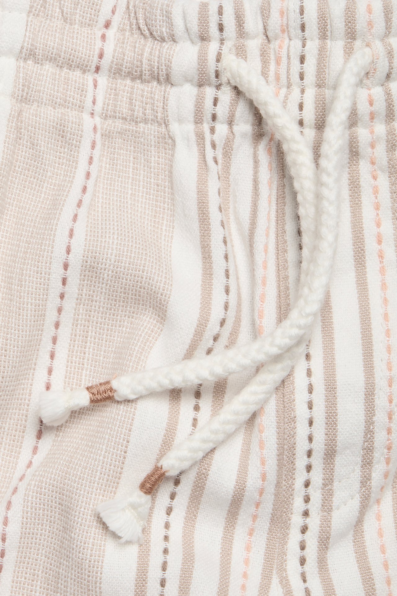 Gestreifte Shorts mit Kordelzug in Sand - Braun - 1