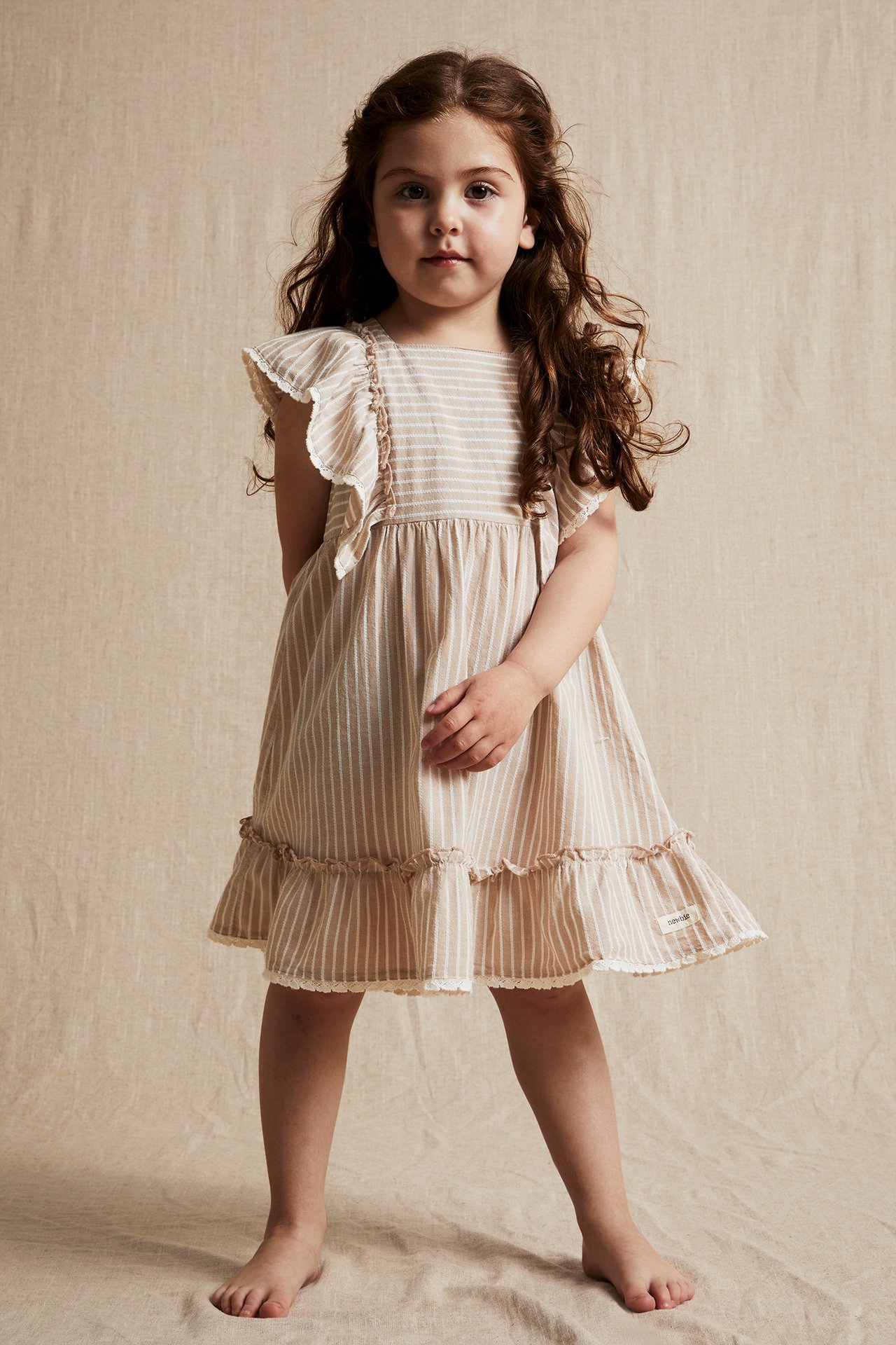 Gestreiftes Kleid mit Rüschen - Beige - 5