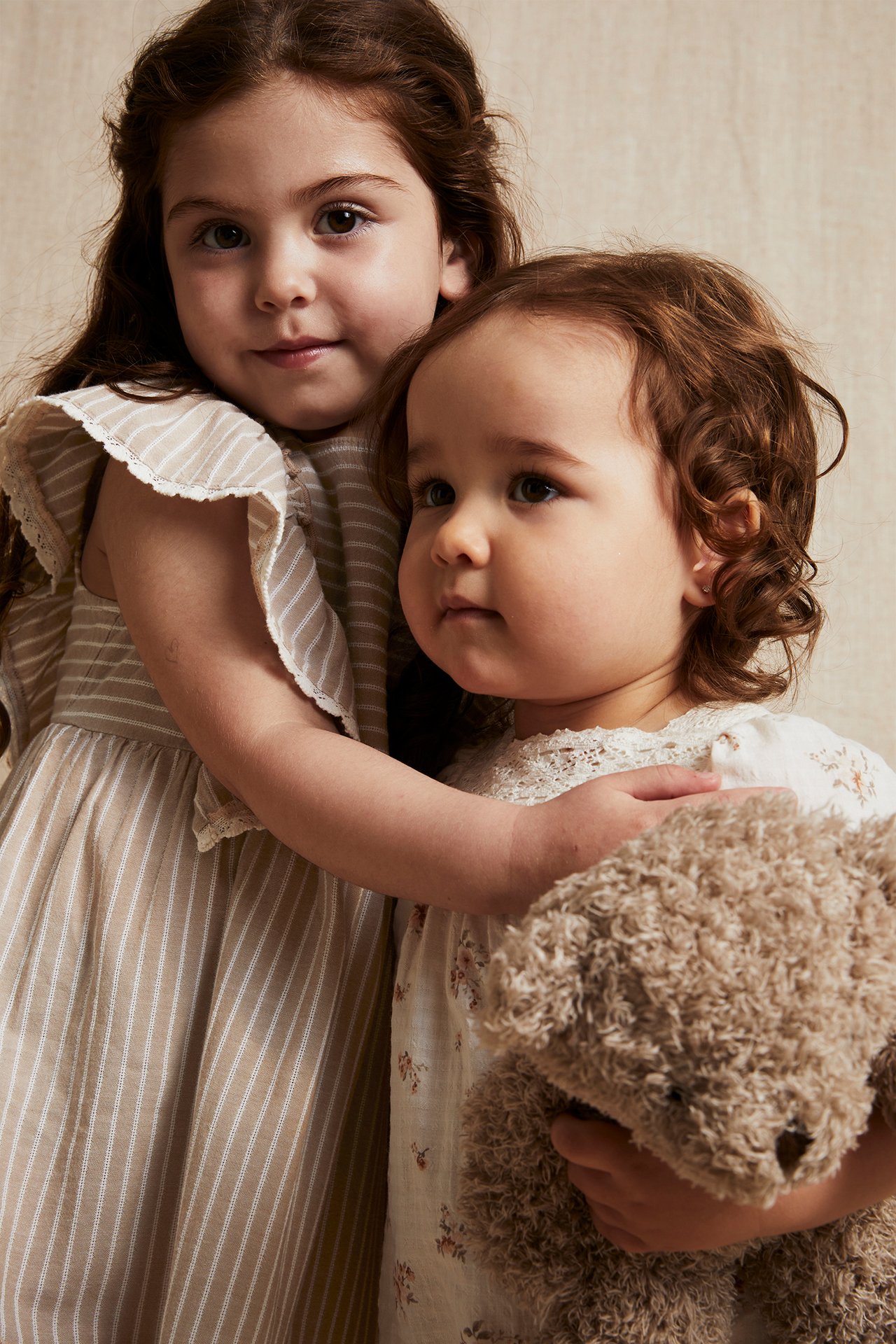 Gestreiftes Kleid mit Rüschen - Beige - 2