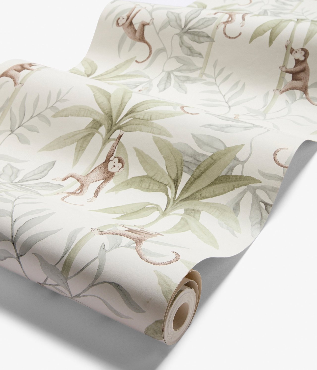 Nahaufnahme einer weißen Tapetenrolle mit grünem Dschungelmuster und braunen Affen.