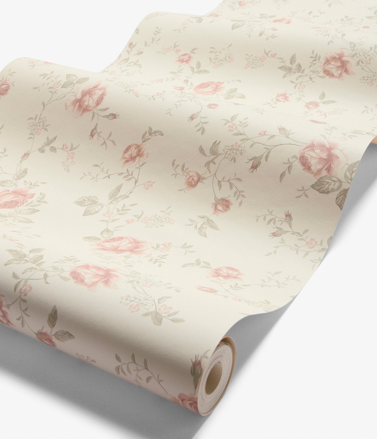 Schräge Ansicht einer beigen Blumentapetenrolle mit rosa Rosen und grünen Blättern, teilweise abgerollt.