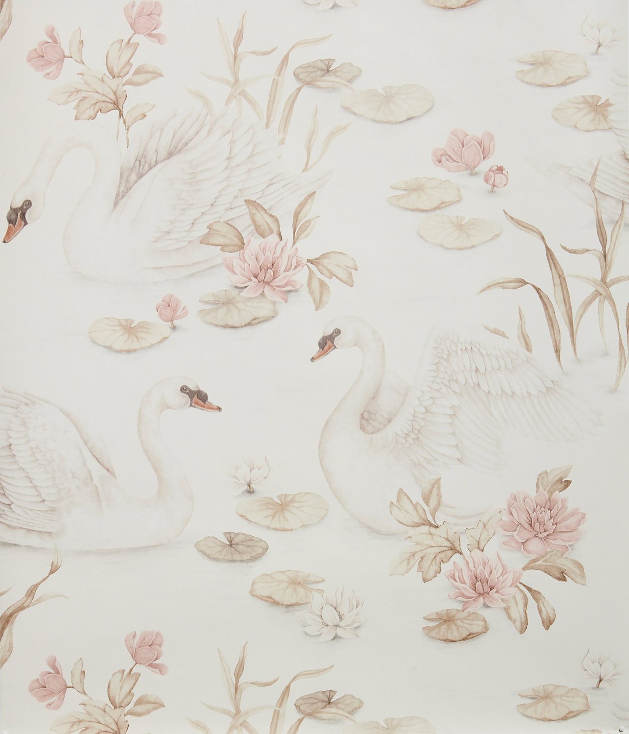 Vorderansicht beiger Tapete mit Muster aus weißen Schwänen und rosa Seerosen.