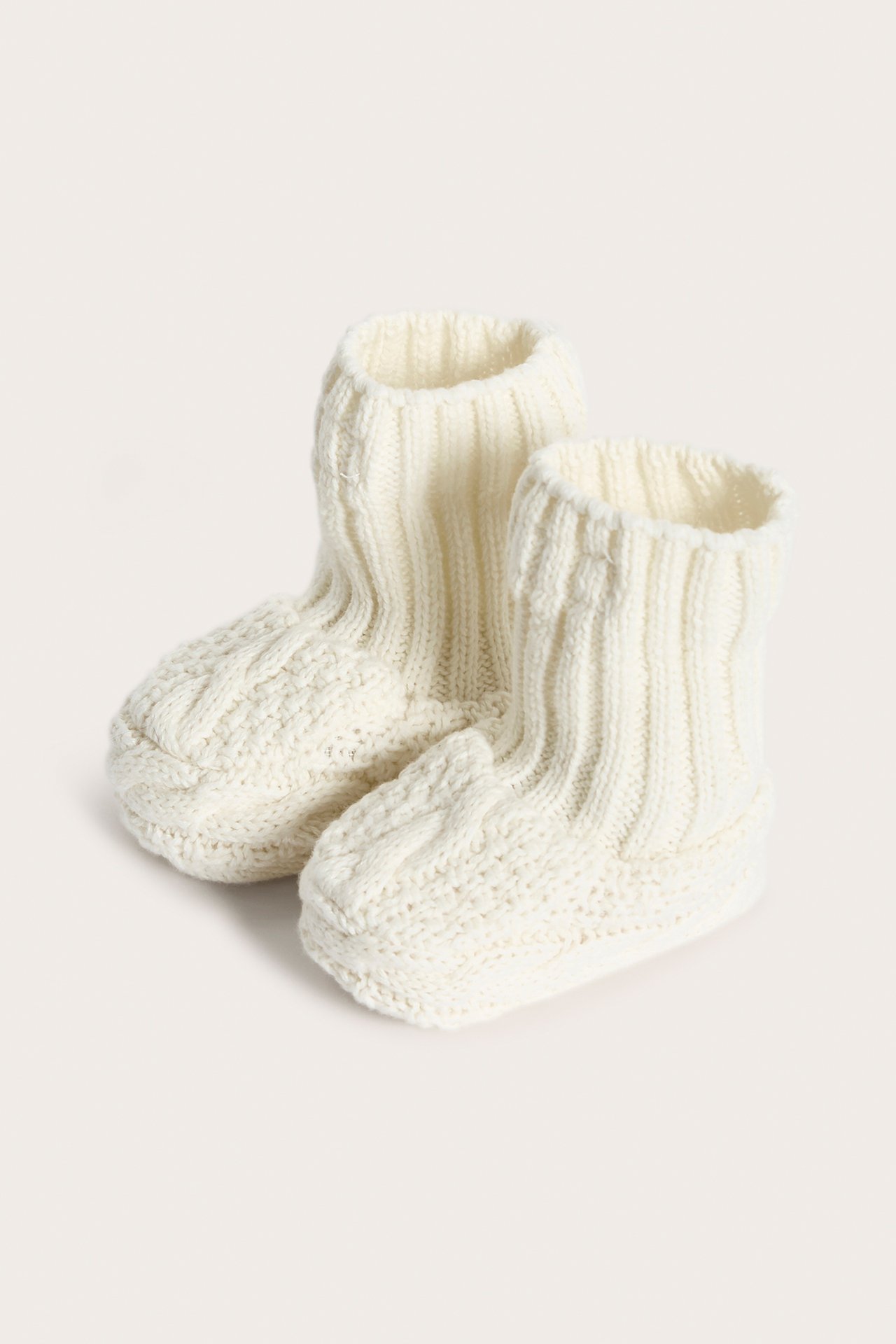 Cable-knit cotton booties