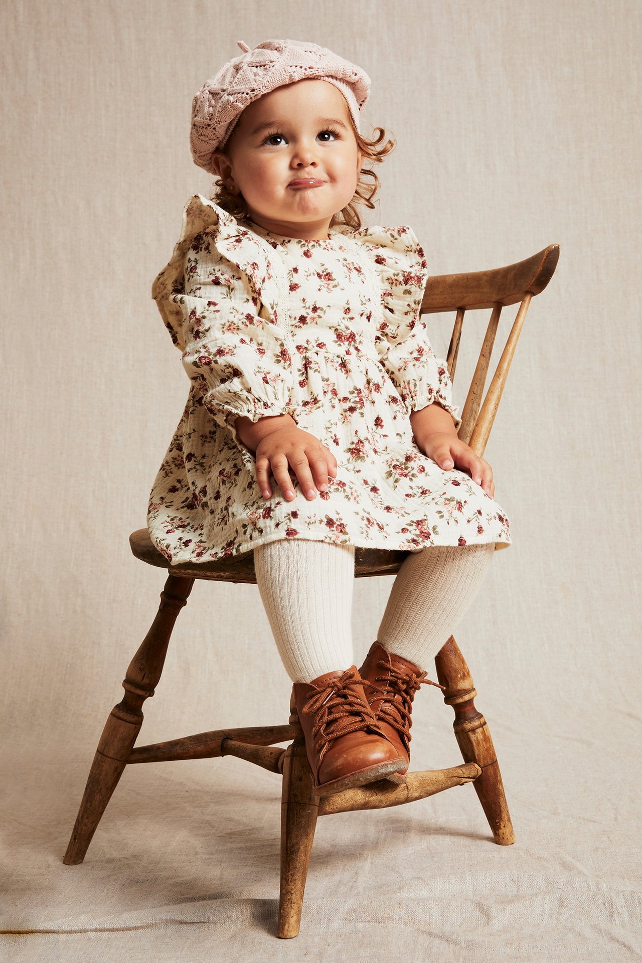Kleid mit Blumenmuster in Knitteroptik - Hellbeige - 1