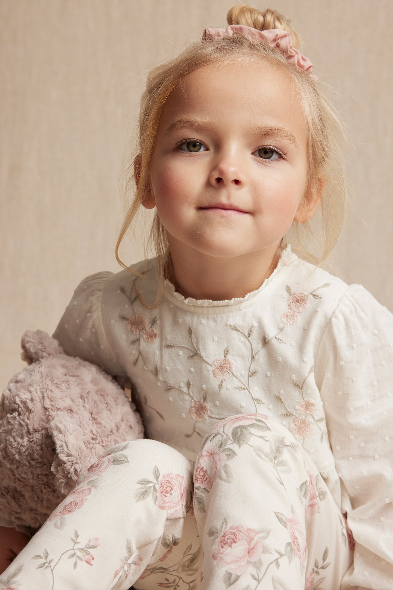 Woven blouse with embroidery