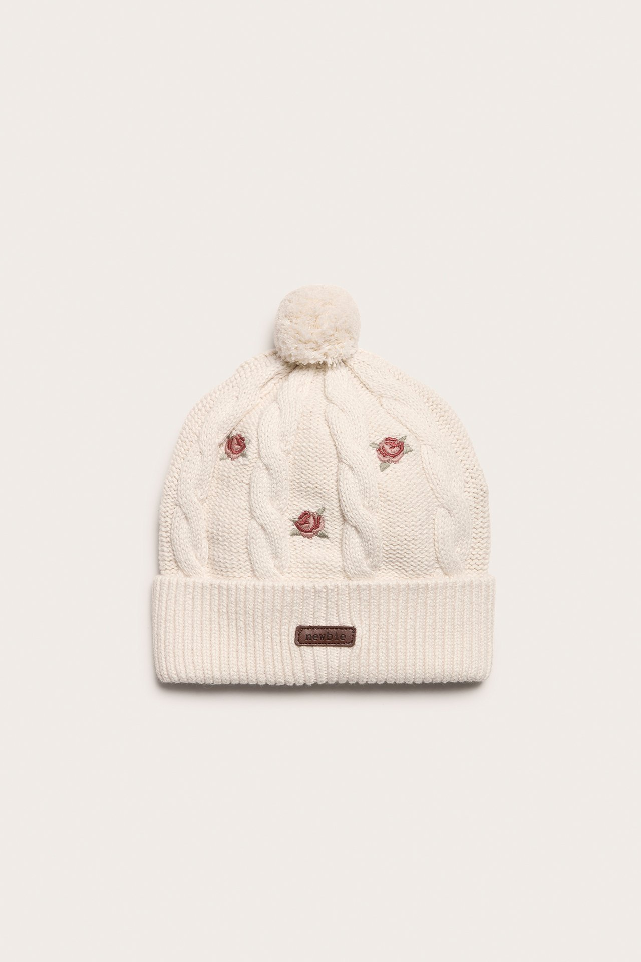 Hat with embroidered roses