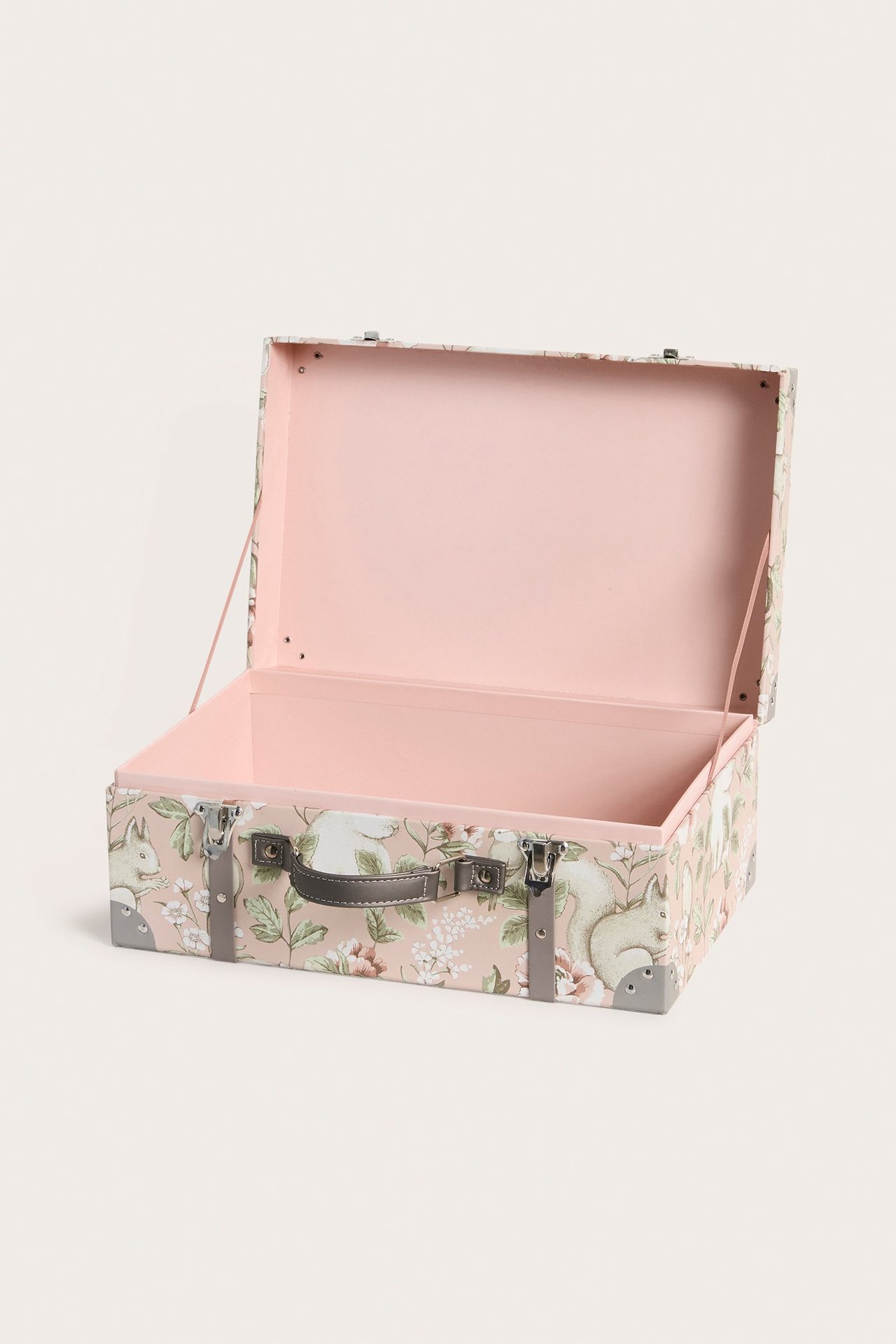 Offene rosa gemusterte Hartpapier-Aufbewahrungsbox mit Blumen- und Tiermuster, grauem Griff, silbernen Schnallen.