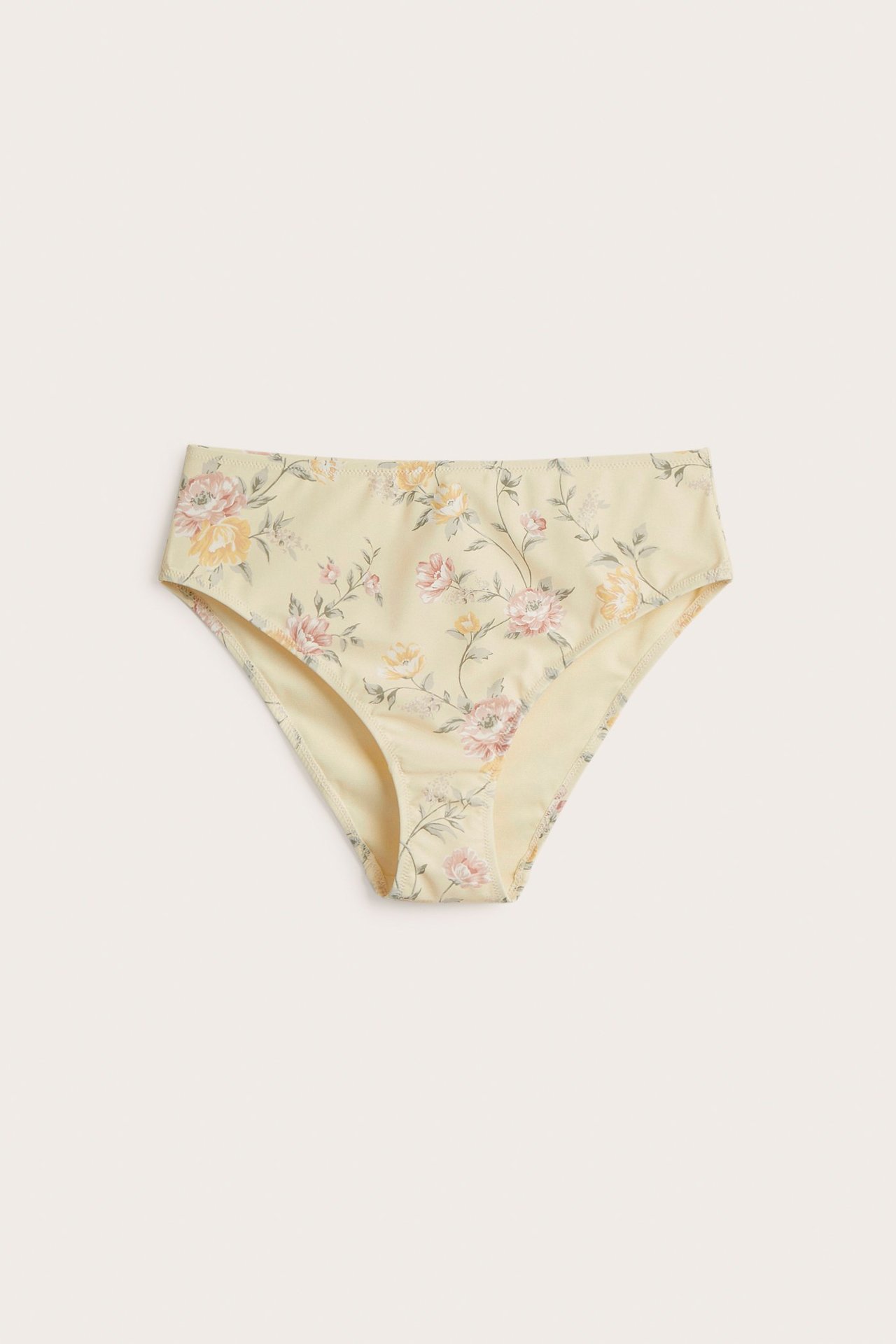 Vorderansicht einer hellgelben, hochgeschnittenen Bikinihose mit rosa-gelbem Blumenmuster.