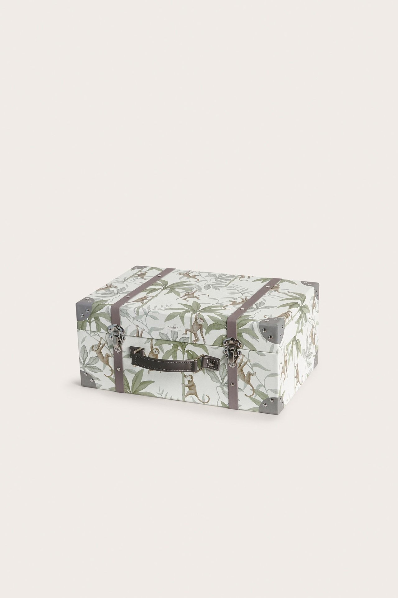 Vorderansicht: Off-white Hartpapp-Aufbewahrungsbox mit Affen-Dschungel-Print, braunem Griff, Metallschnallen.