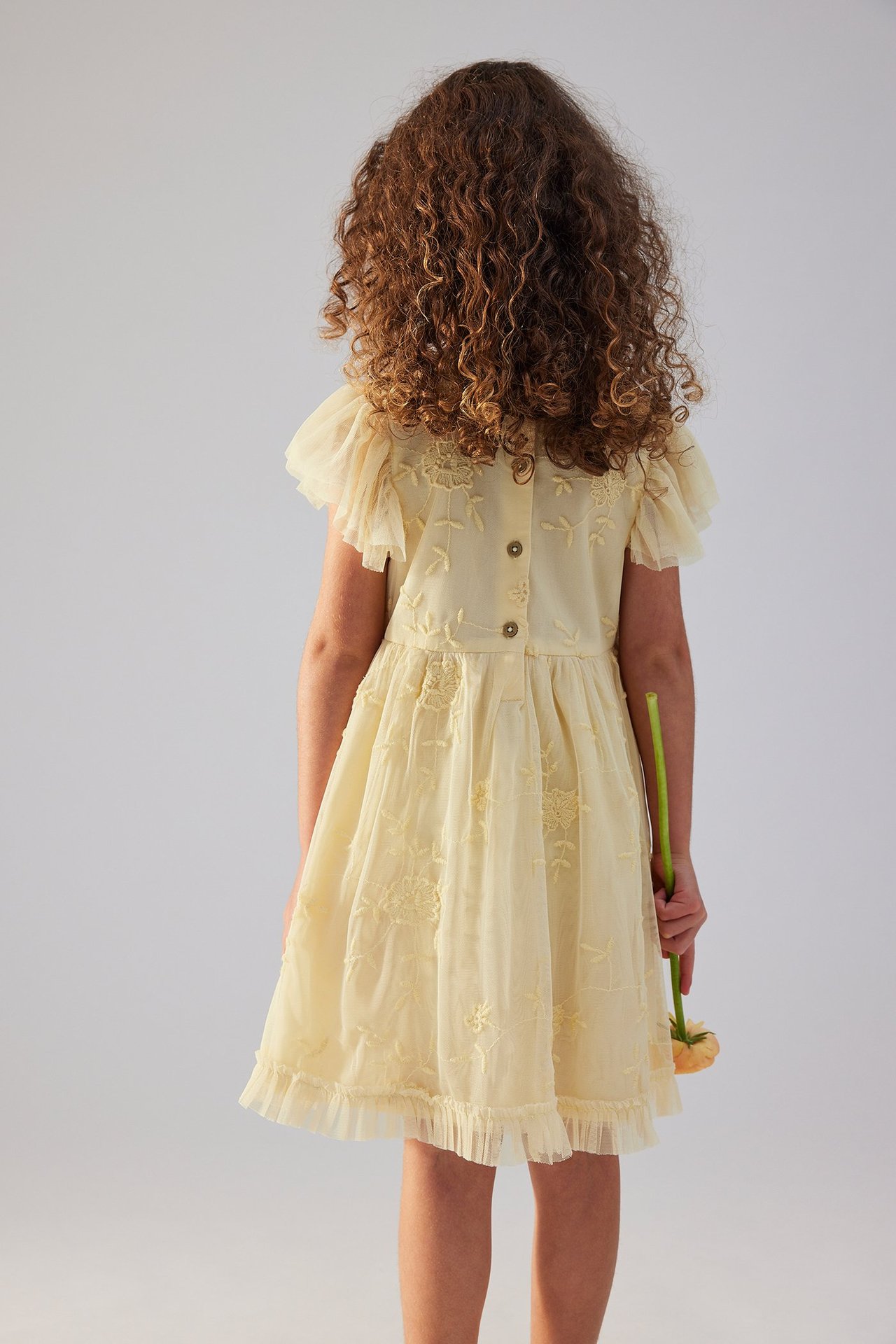 Kleid mit Blumenstickerei