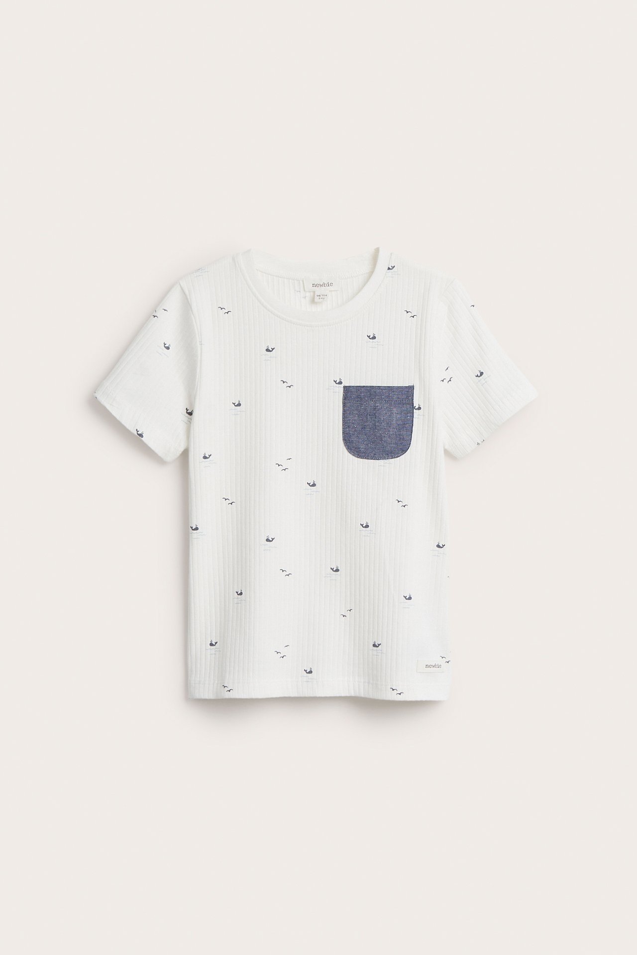 T-shirt with breast pocket