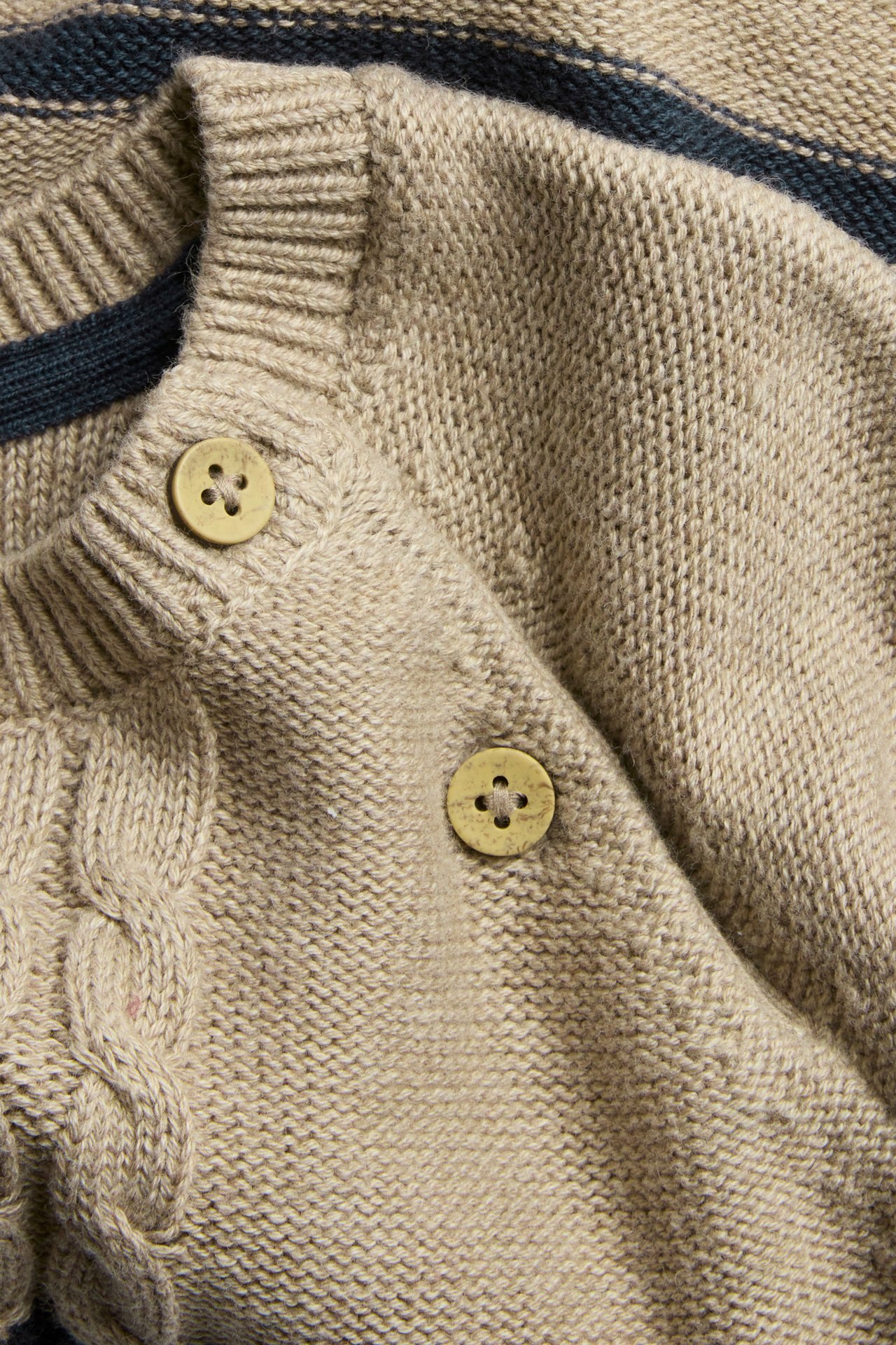 Gestreifter Strickpullover