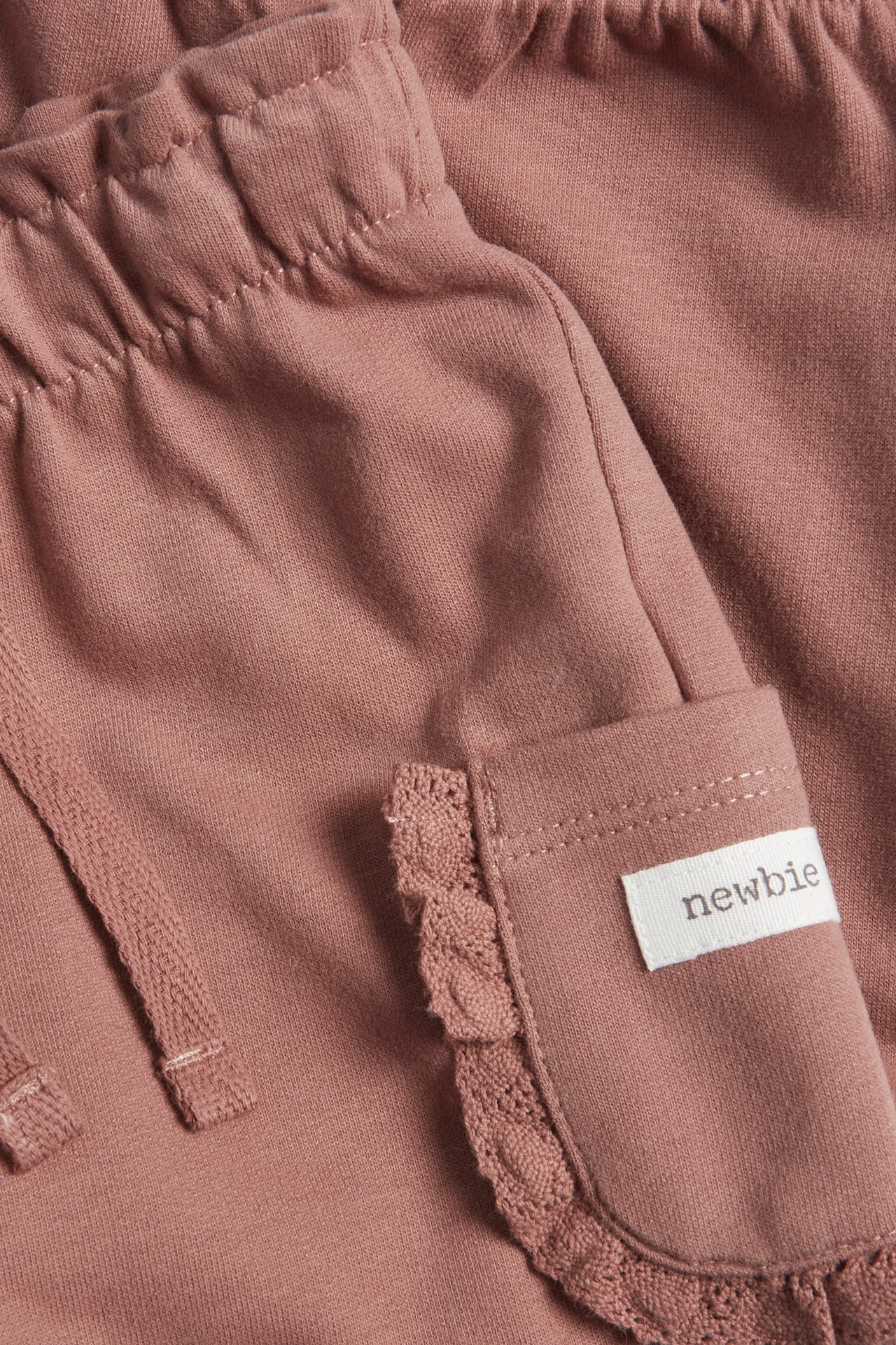 Trousers with lace pockets
