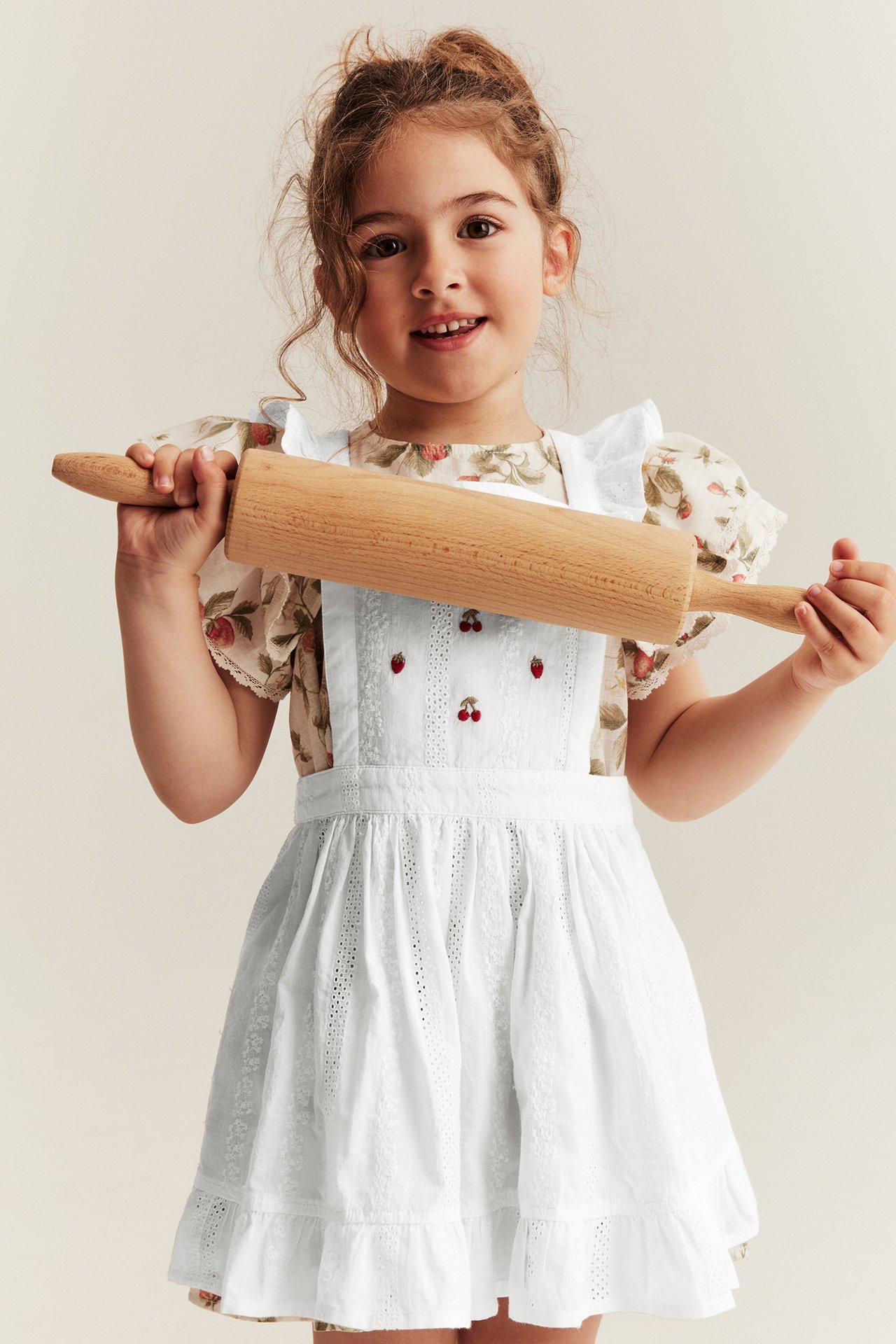 Apron with embroidery