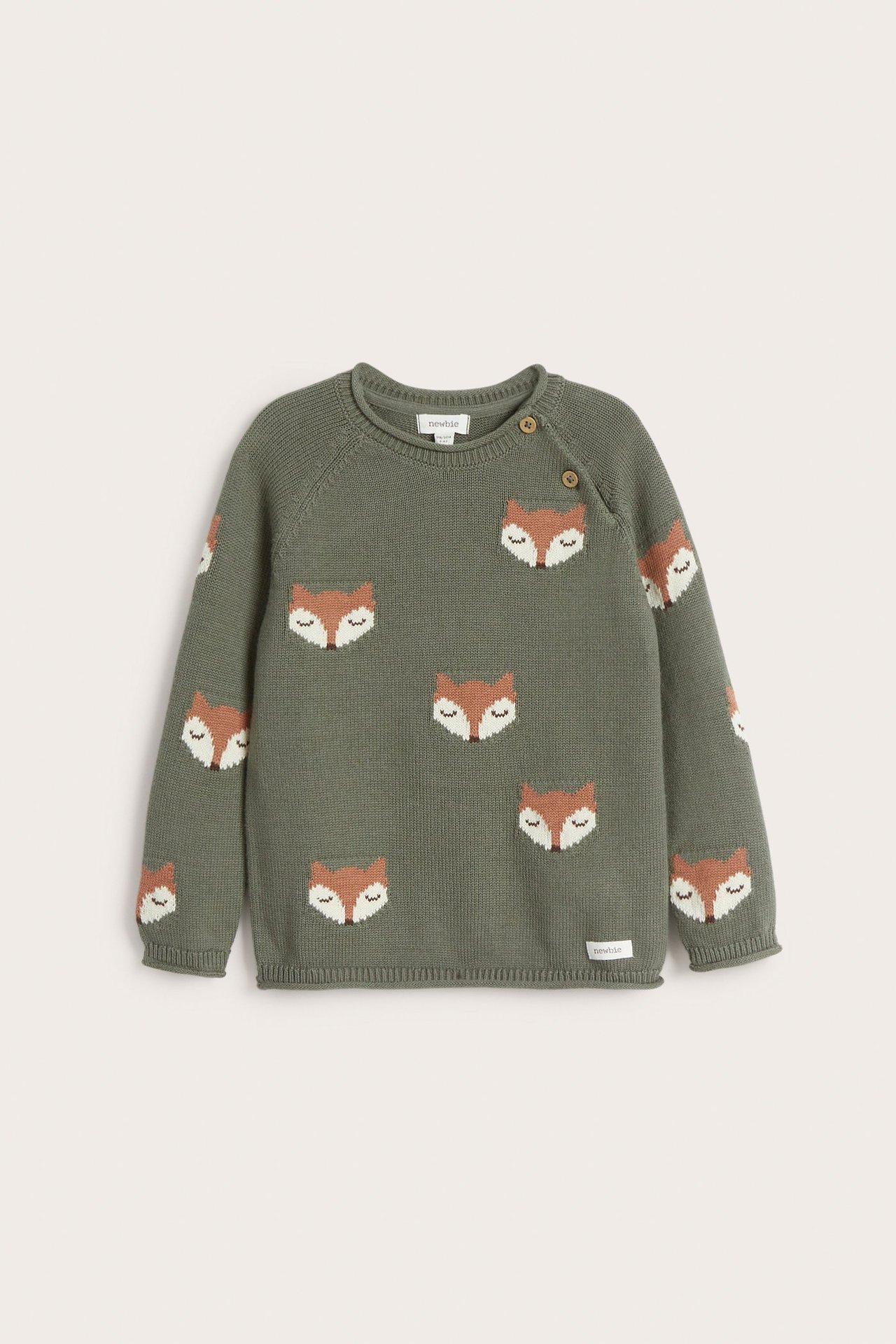 Vorderansicht eines dunkelgrünen Jacquard-Strickpullovers für Kinder mit Fuchsköpfen und Knopfleiste.