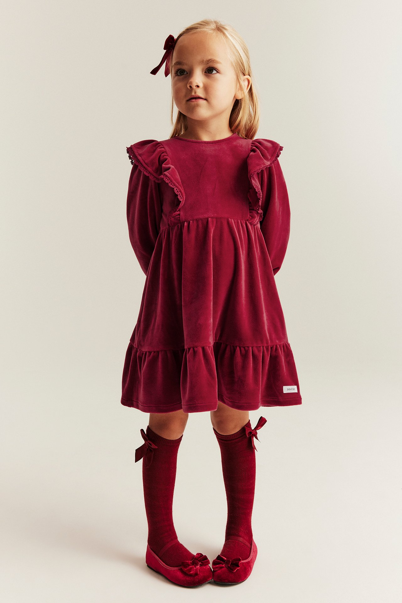 Velourskleid mit Rüschen