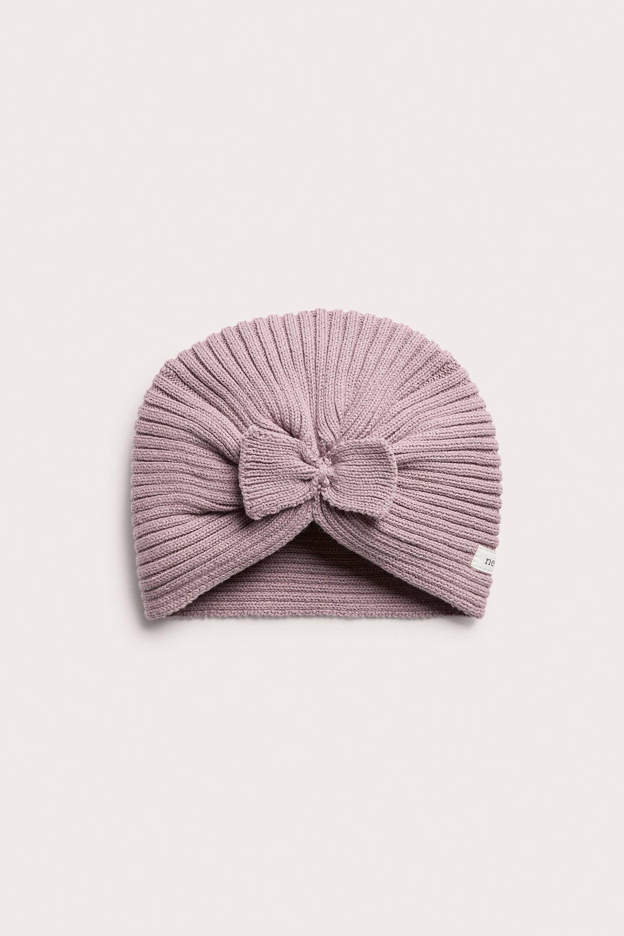 Strickmütze mit Schleife