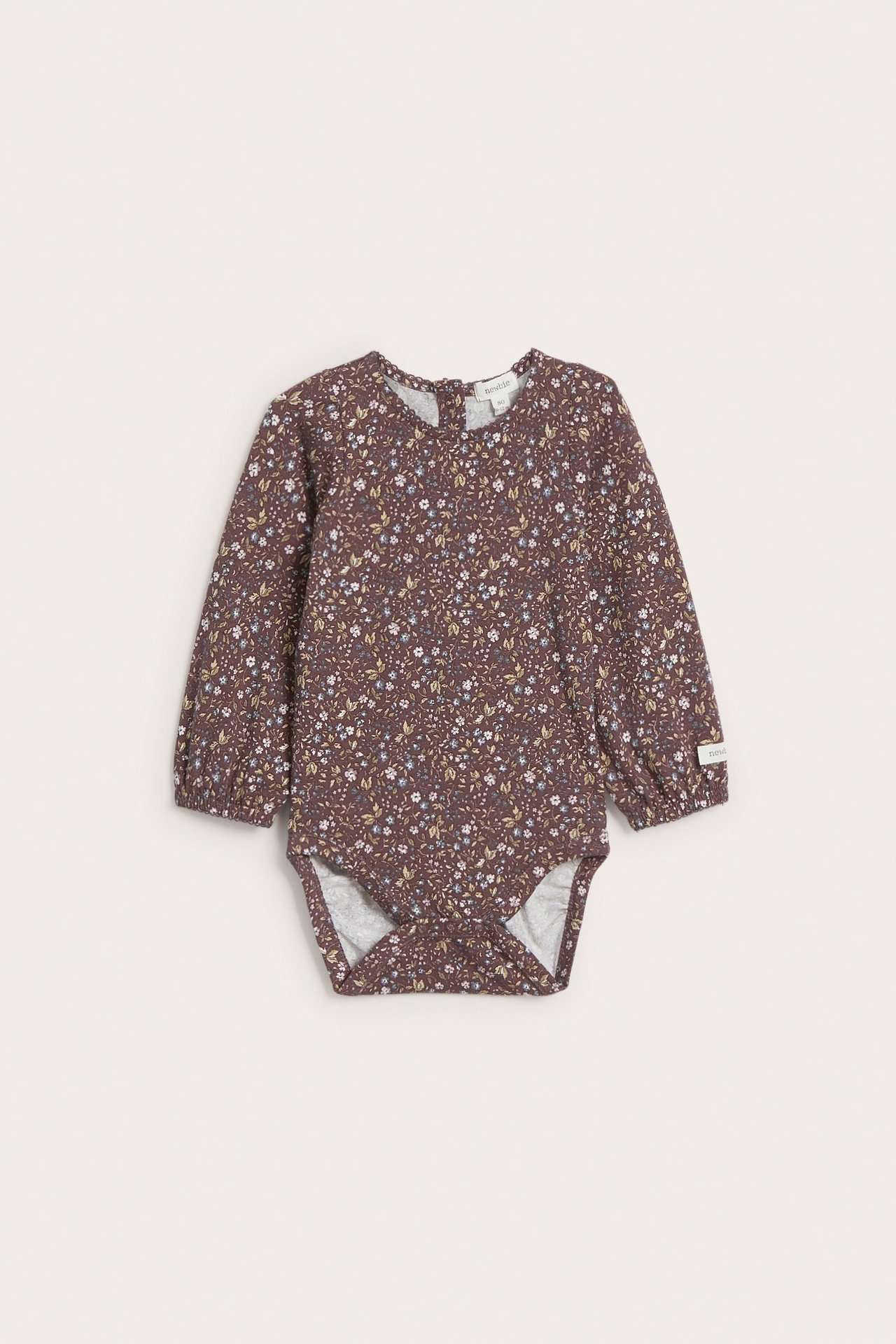 Vorderansicht eines dunkelvioletten Baby-Bodys mit Blumenmuster, langen Puffärmeln und Picot-Besatz.