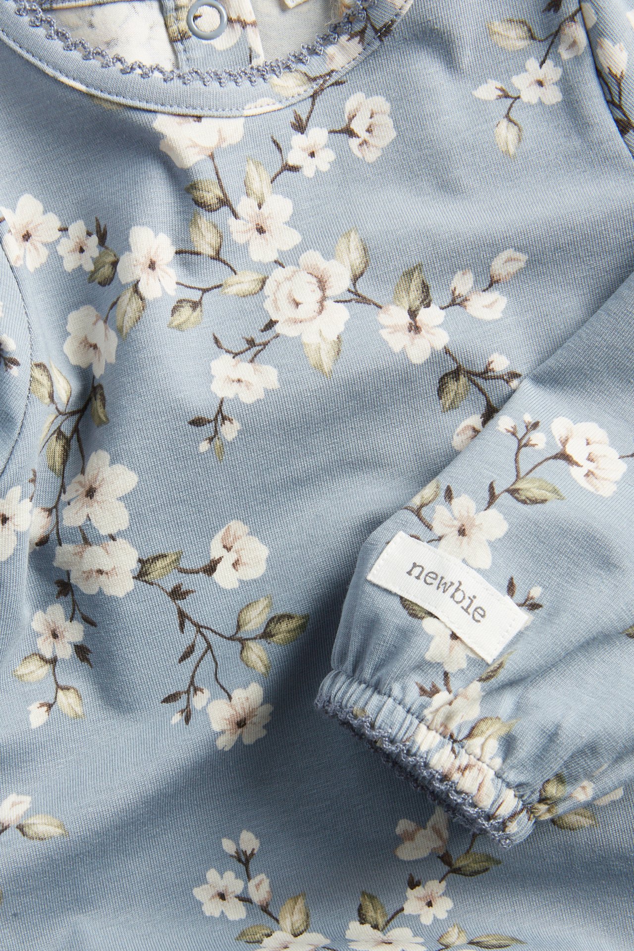 Floral body with puff sleeves
