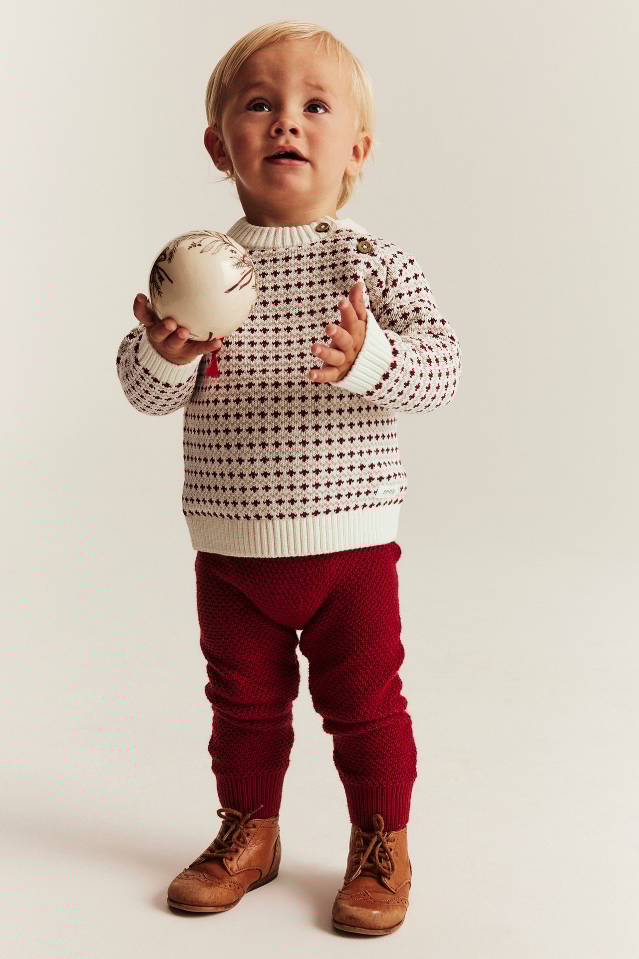 Knitted sweater with buttons