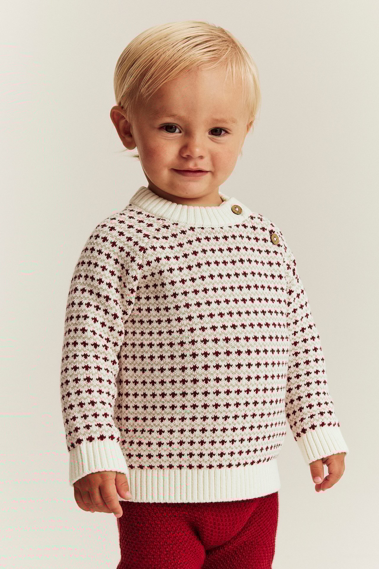 Knitted sweater with buttons