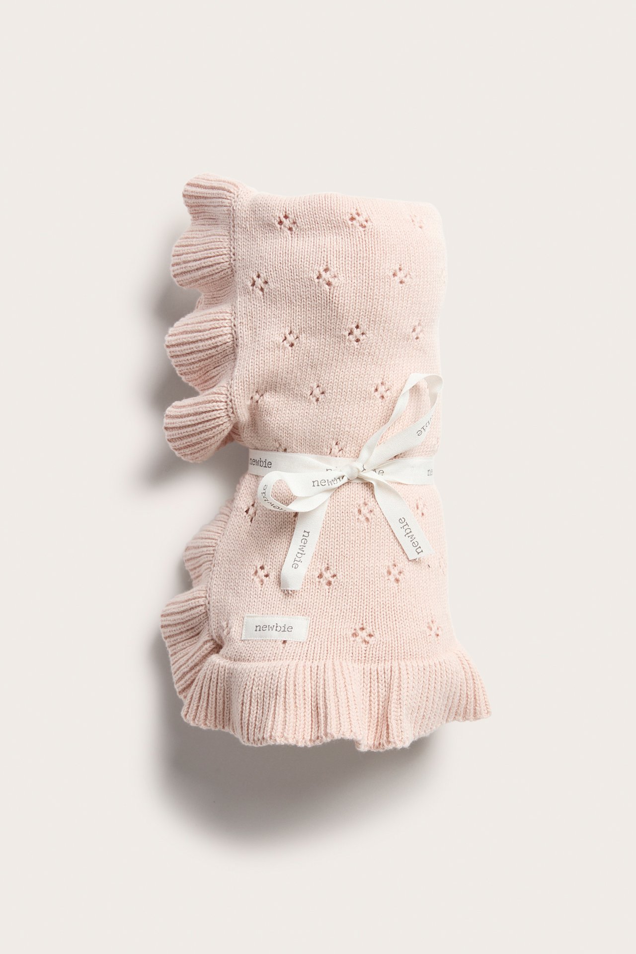 Knitted and patterned blanket with frill