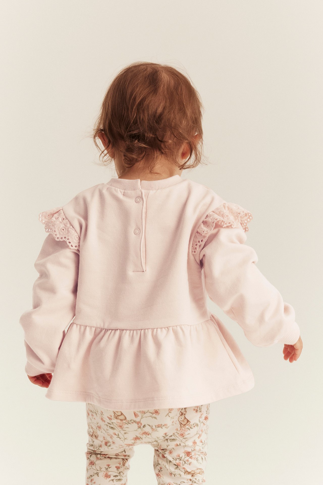Sweatshirt with frills