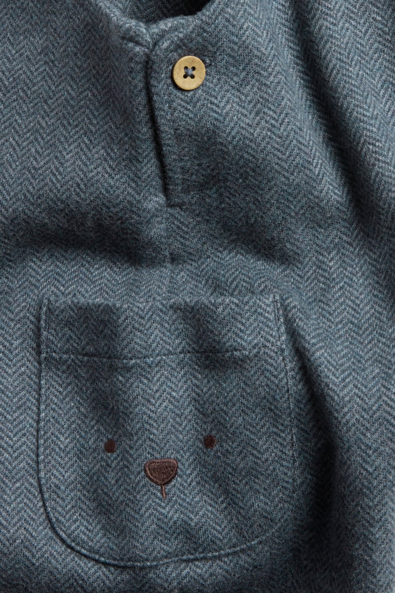 Dunkelgraue Hosen mit Jacquard, Knöpfe, Seitentaschen mit Stickerei, Bärengesicht.