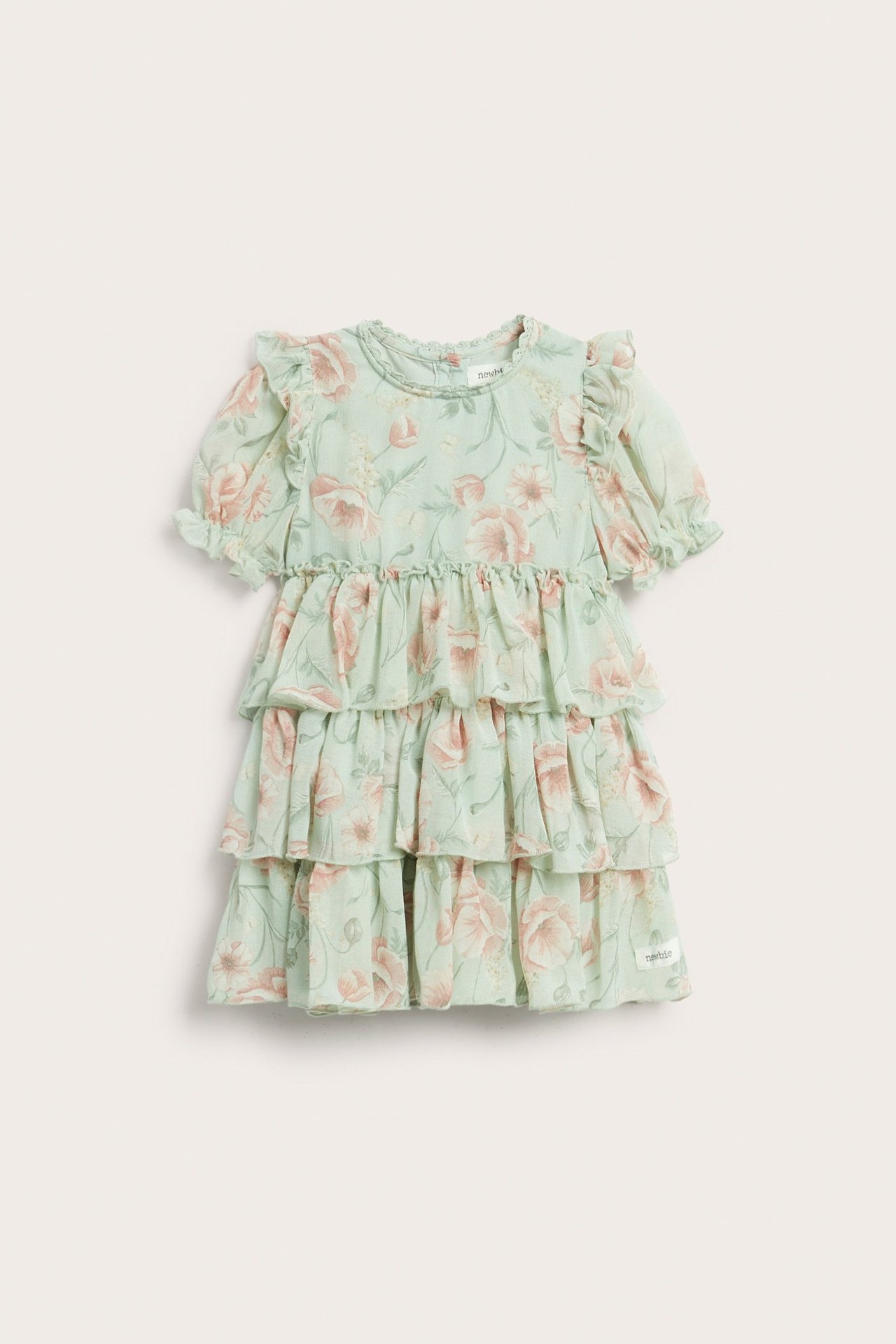Vorderansicht eines hellgrünen geblümten Chiffon-Stufenkleides für Babys mit Puffärmeln und Rüschen.