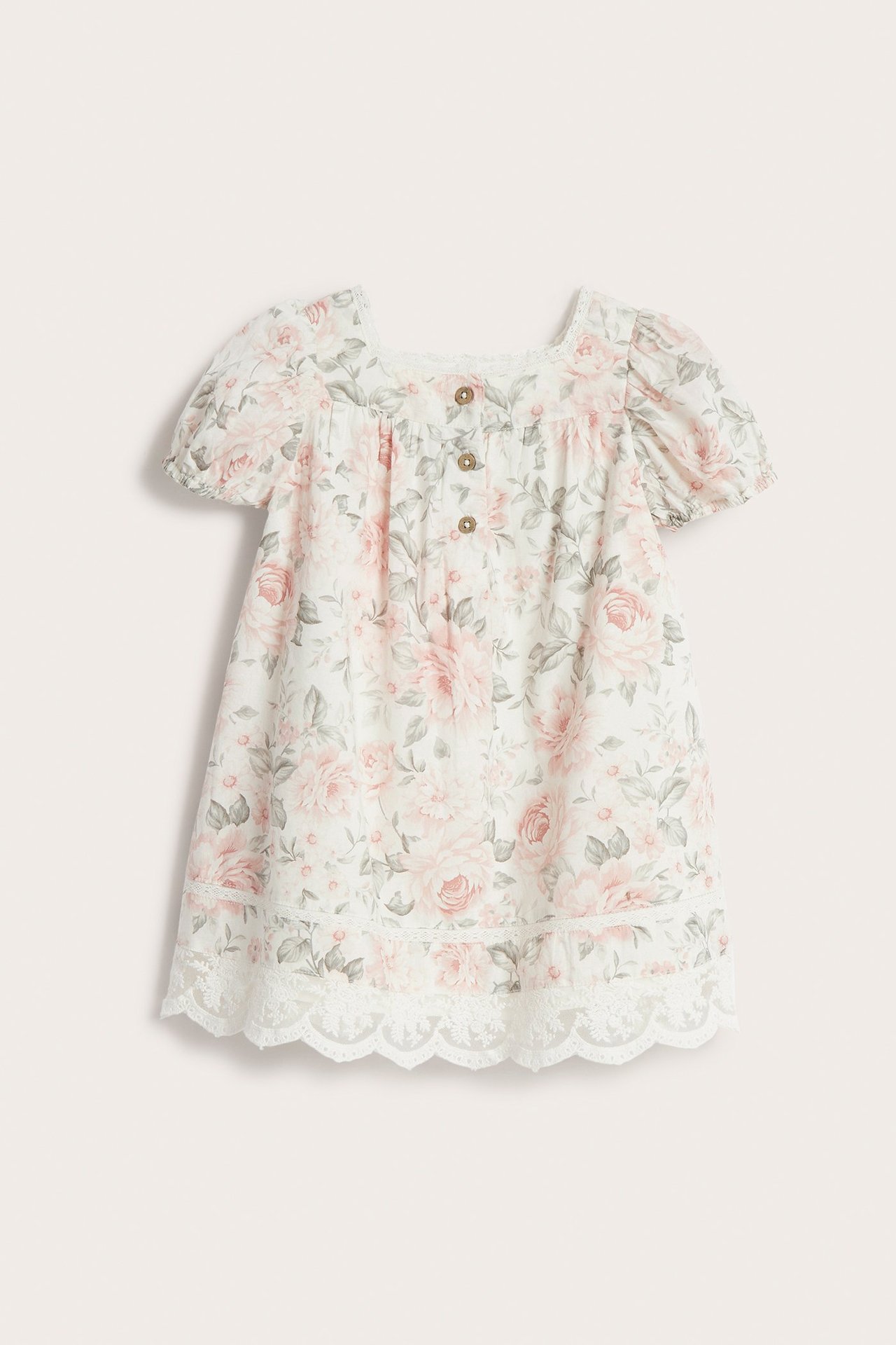 Vorderansicht: Off-weißes Kinder-Baumwollkleid, rosa Blumenmuster, Puffärmel, Spitze und Knöpfe vorne.