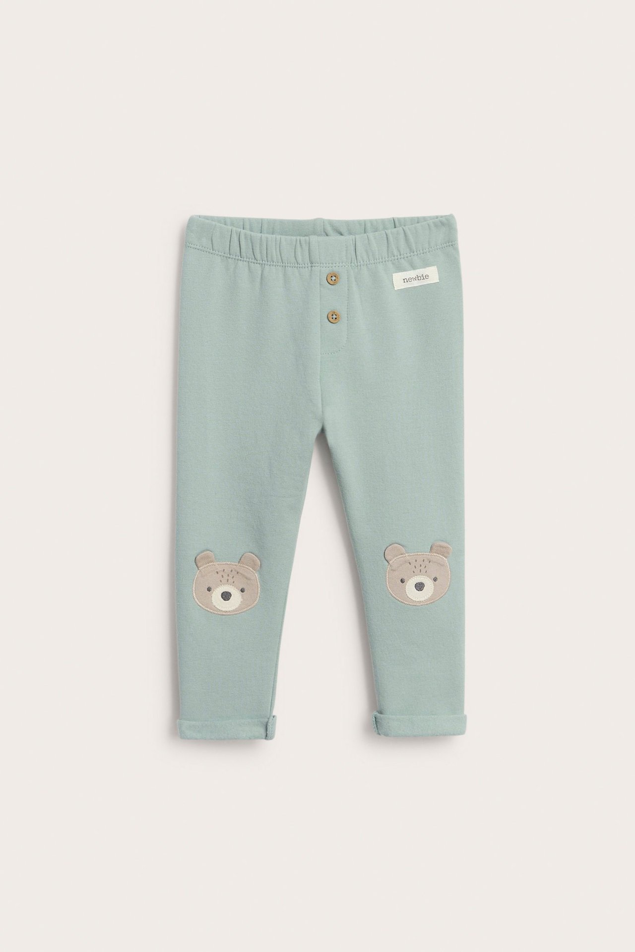 Hellgrüne Fleece-Leggings für Kinder mit Knöpfen, Applikation, hochgekrempelte Beine, Bärenmuster.