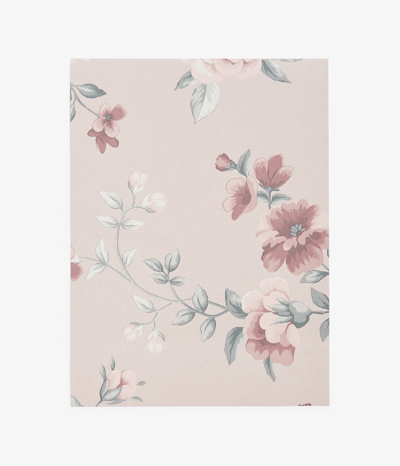 Vorderansicht einer hellrosa floralen Vliestapetenprobe mit rosa und grünen Blumen.