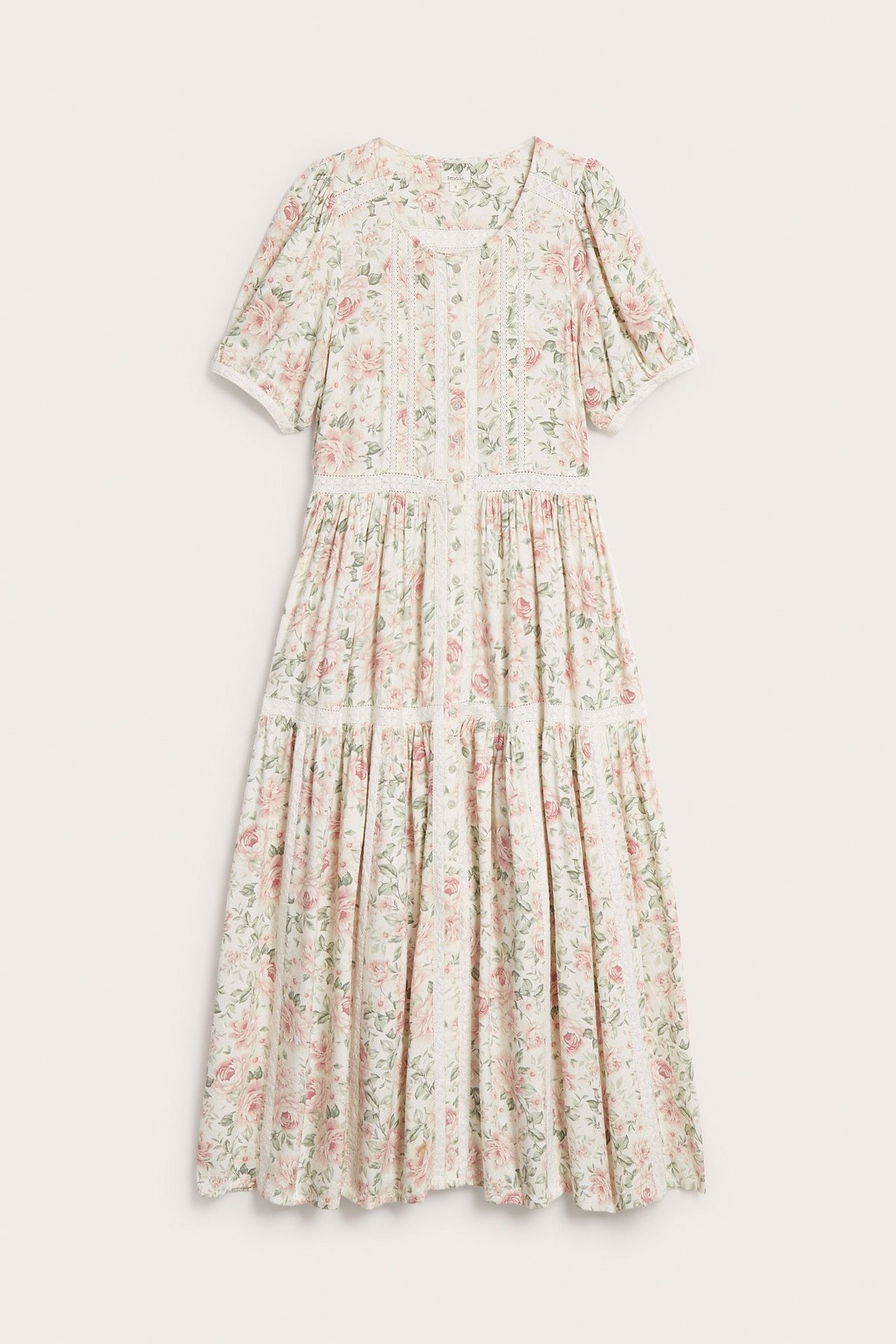 Vorderansicht eines cremeweißen floralen Viskosekleides mit Spitzenbesatz, Knopfleiste, Puffärmeln und Stufenrock.