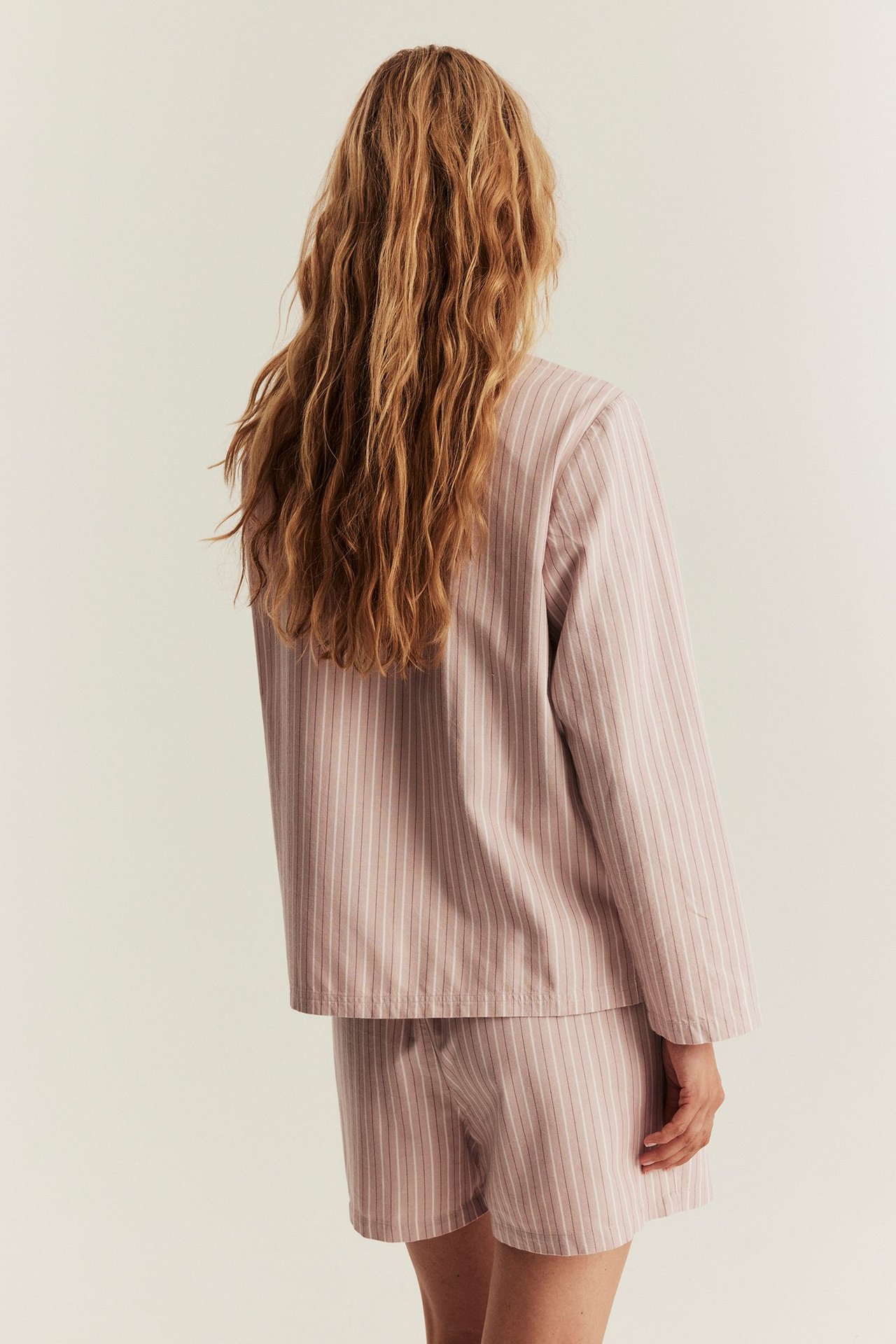 Gestreifter Pyjama von Newbie Woman