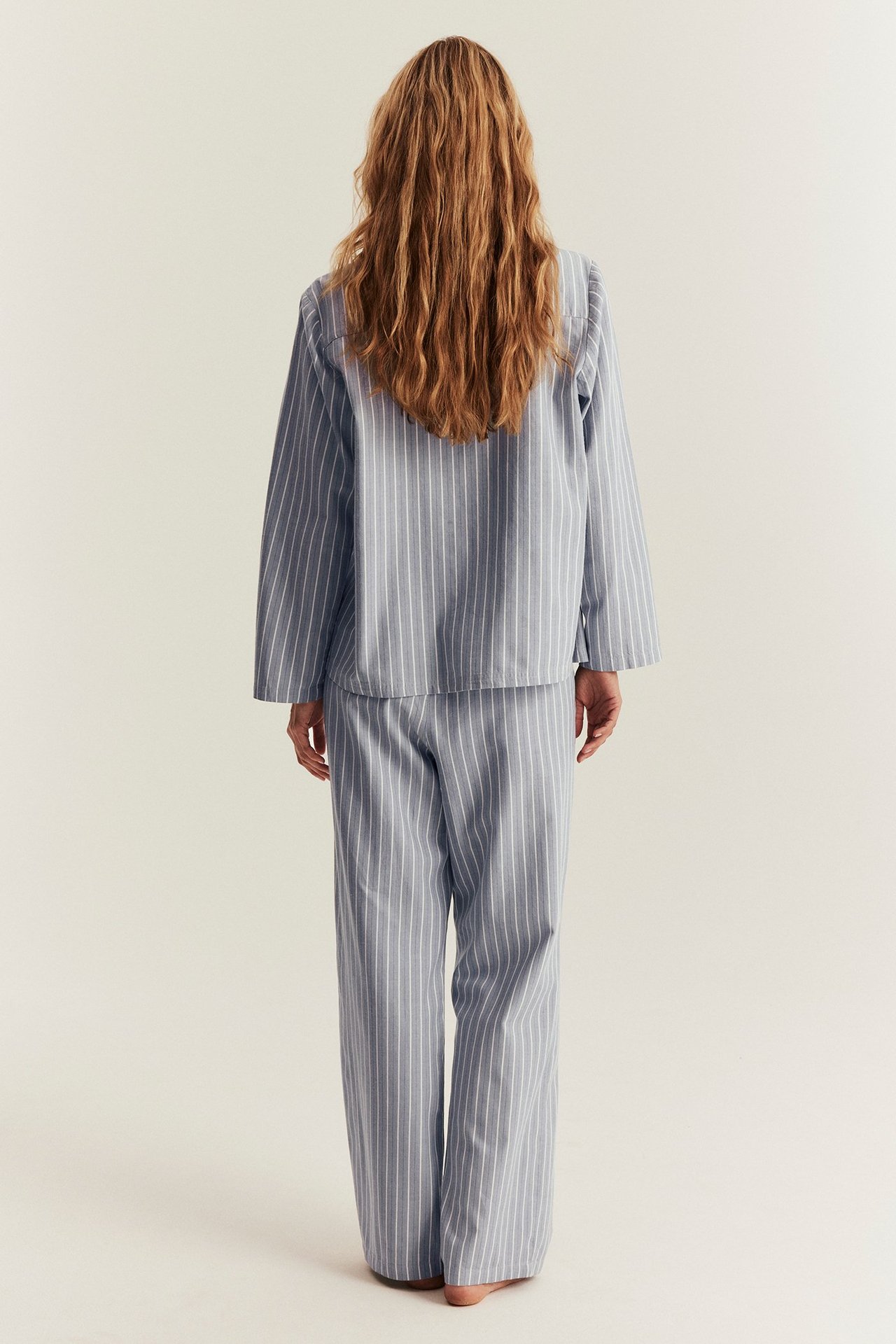 Gestreifter Pyjama von Newbie Woman