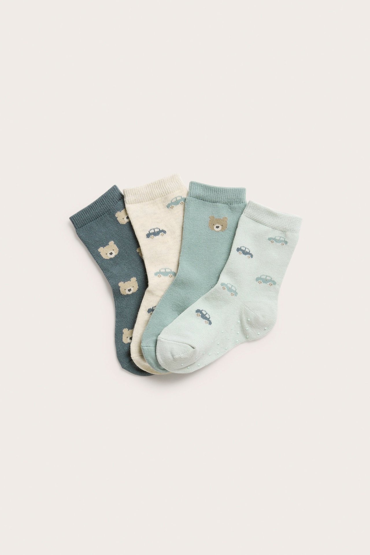 Vier Paar gemusterte Kinder-Baumwollsocken in Grün, Beige, Blau, mit Bären und Autos.