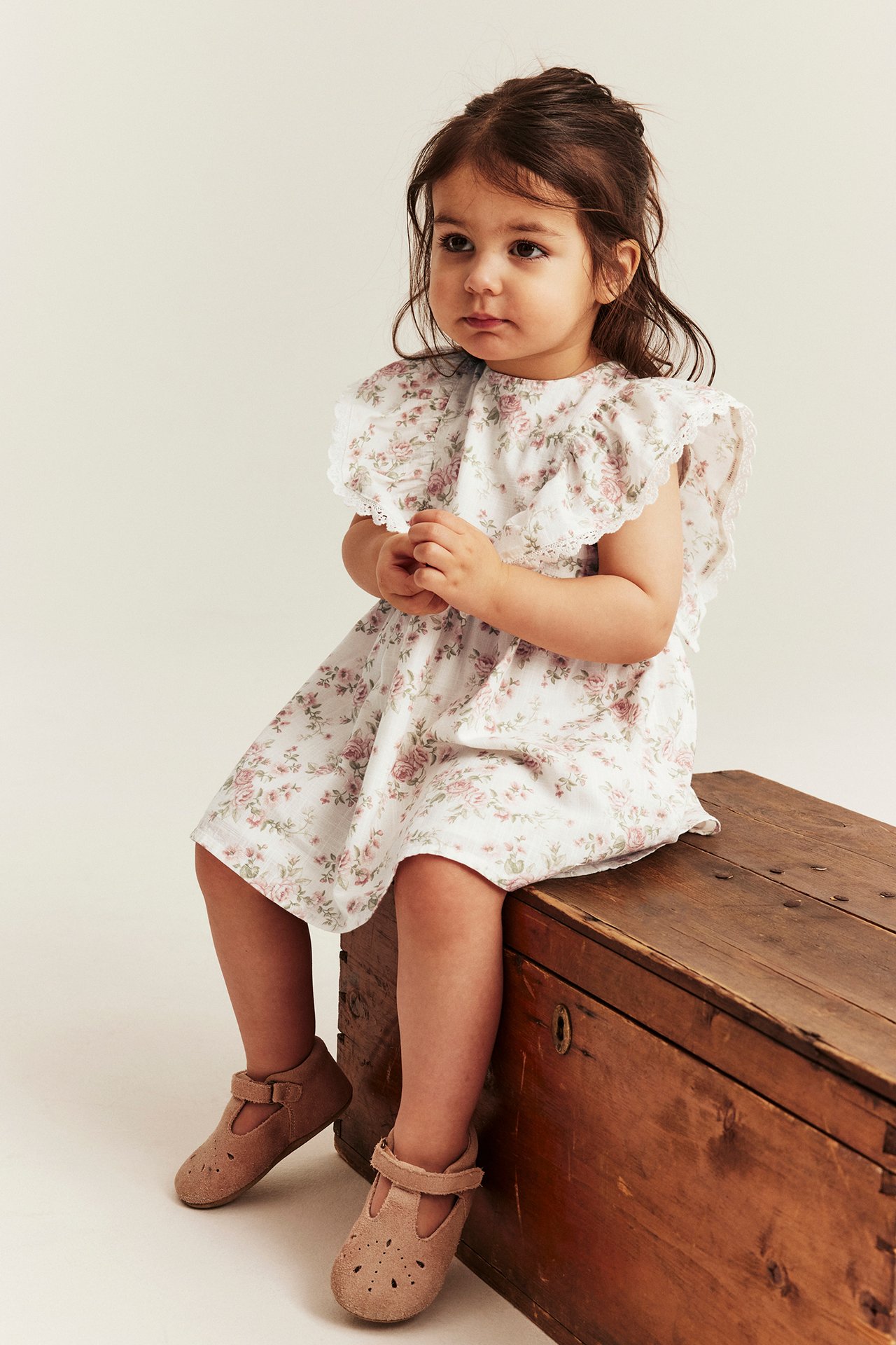 Geblümtes Kleid mit Rüschen