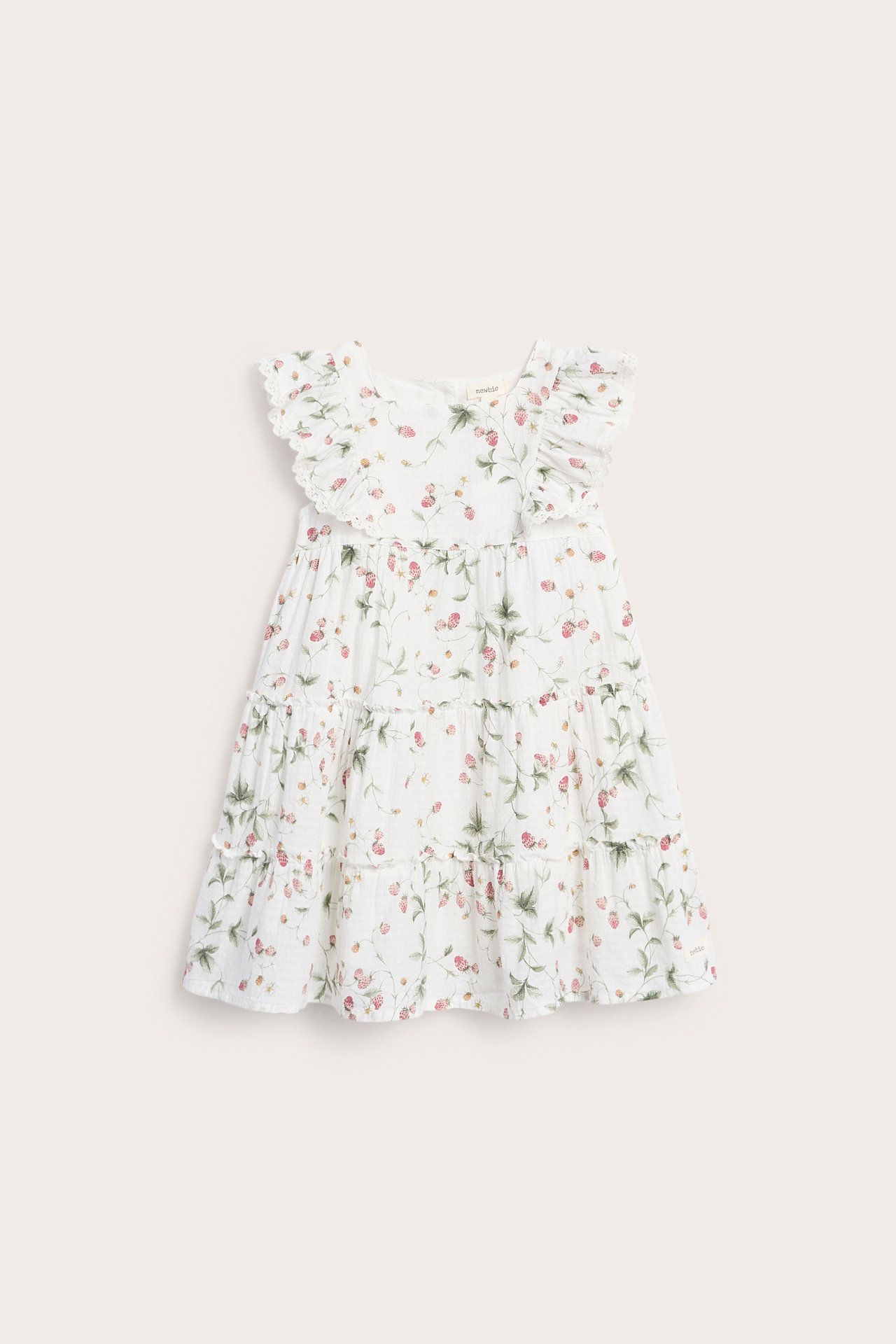 Vorderansicht: Kinderkleid in Offwhite, gewebt, mit Erdbeermuster, Rüschenärmeln, Spitze und Stufenrock.