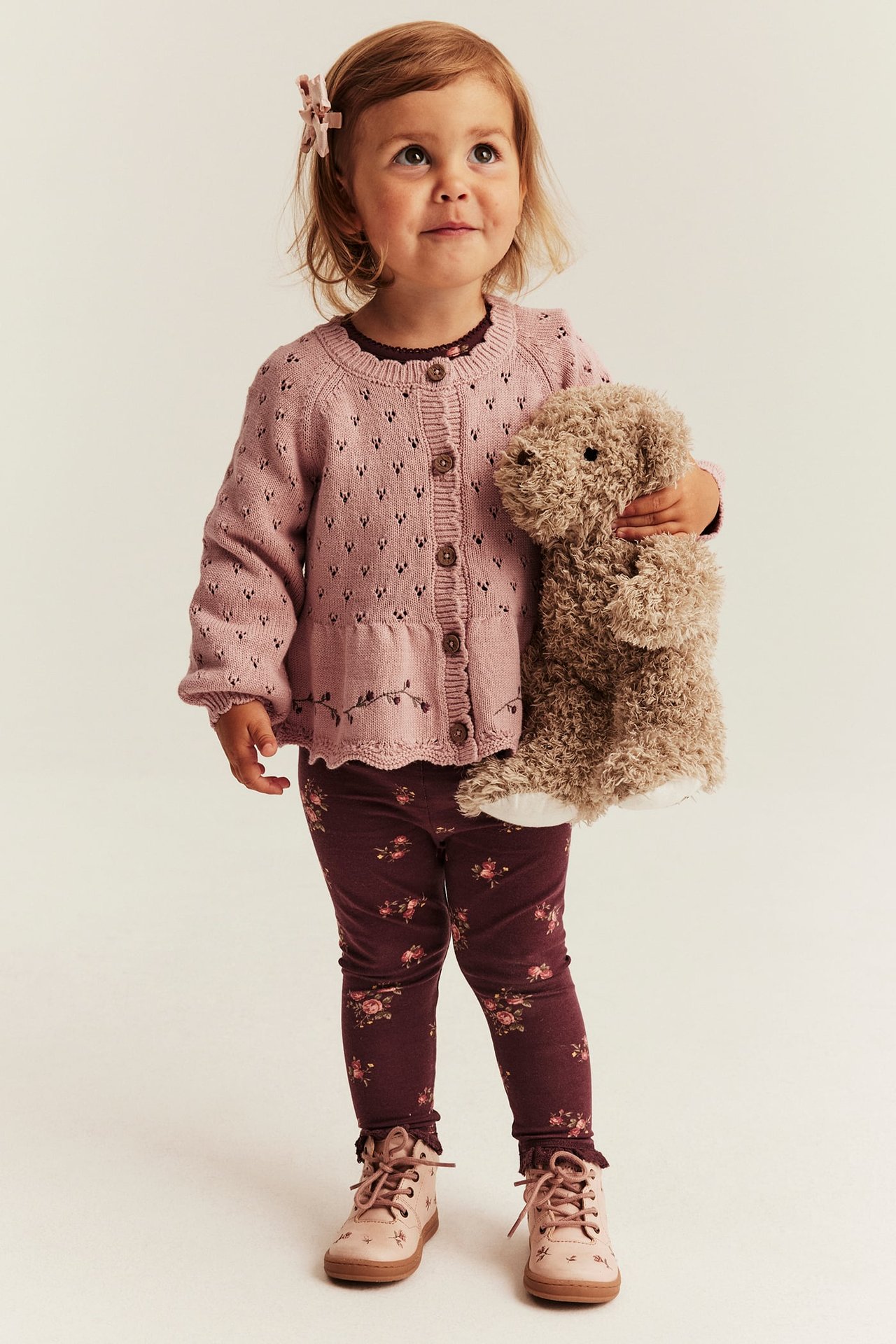 Knitted cardigan with flowers