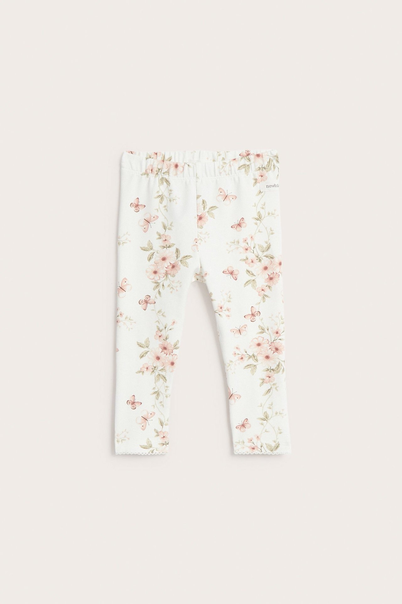 Vorderansicht: Off-white Baby-Leggings mit elastischem Bund, rosa Blumen-Schmetterling-Print und Picot-Saum.