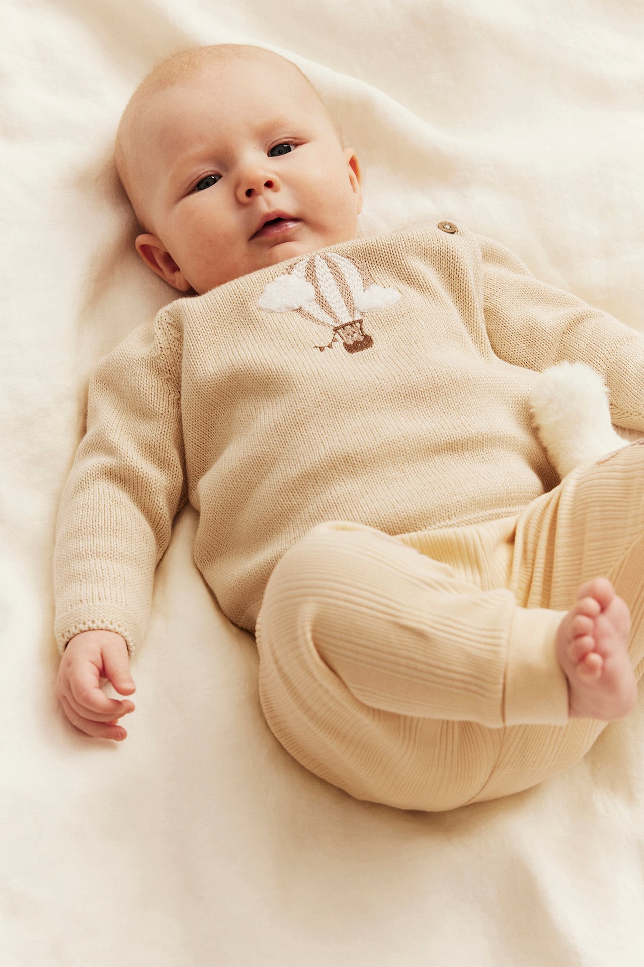 Fine-knit cardigan with hot-air balloon print