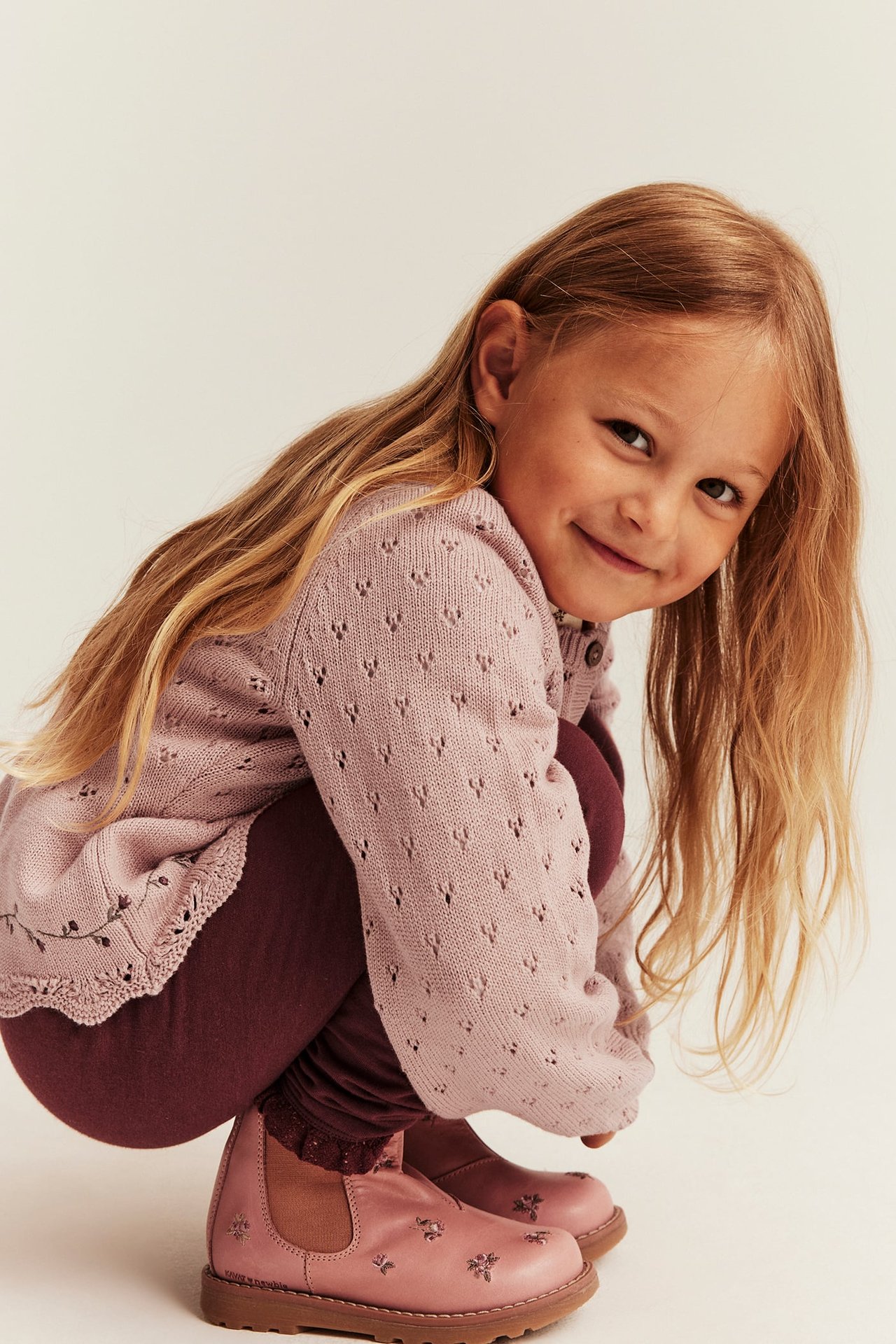 Knitted cardigan with embroidery