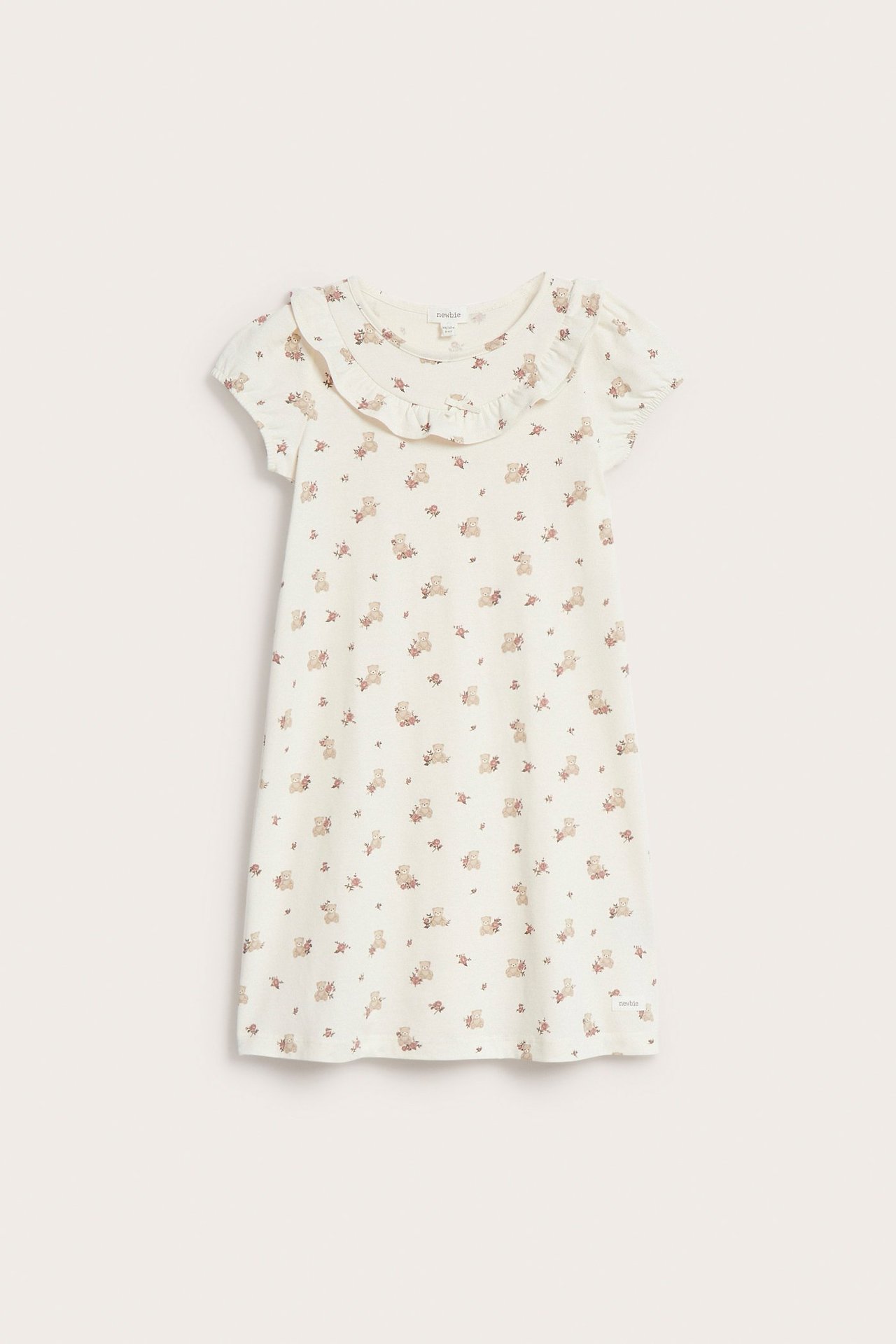 Vorderansicht: Cremefarbenes Baumwoll-Nachthemd mit Rüschenkragen, kurzen Ärmeln und Teddybär-Rosenmuster.