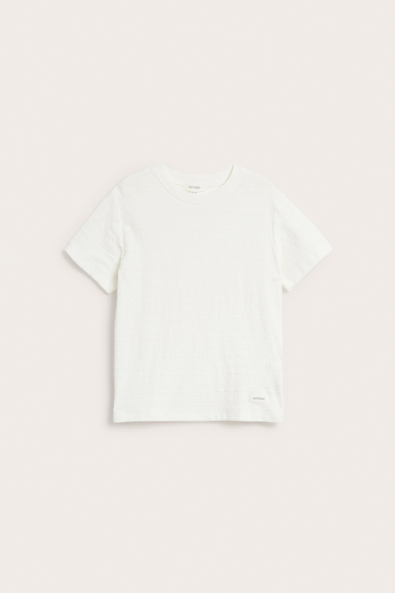 Front view of a plain white short-sleeve t-shirt.